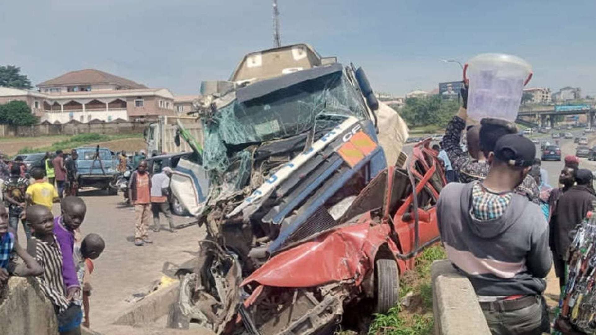 كارثة على طرق نيجيريا.. مصرع 30 شخصا في حادث مروري مروع بولاية "كانو"