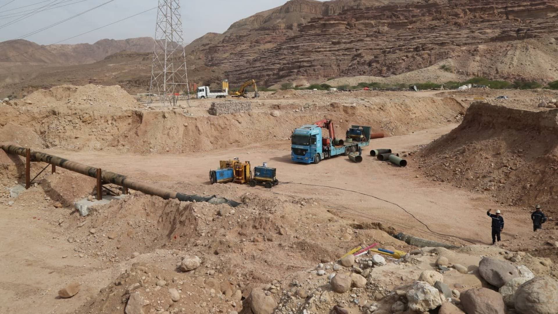 بنسبة 15% للعبارات الجديدة.. جولة تفقدية لوزير الأشغال على طريق البحر الميت ووادي عربة