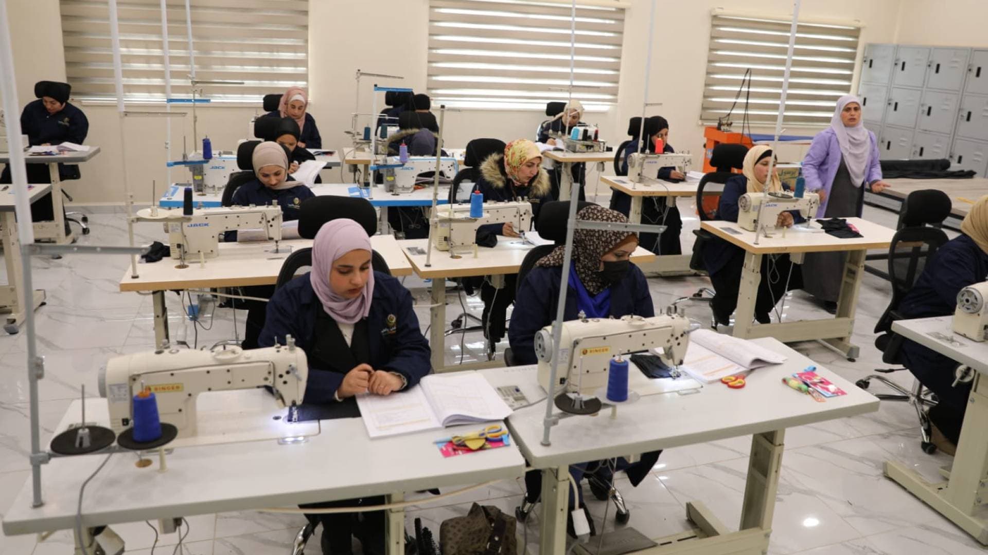 اللواء الركن الحنيطي يفتتح مركز الكرك الوطني للتدريب المهني - صور