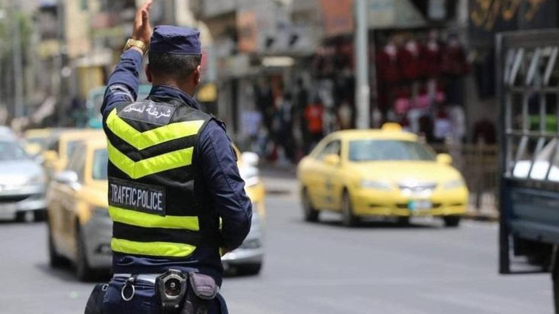 "السير" تنشر فيديو لتجاوزات "مرعبة" وثقها مواطنون: ضبط المخالفين ولا حصانة لمستهتر - فيديو