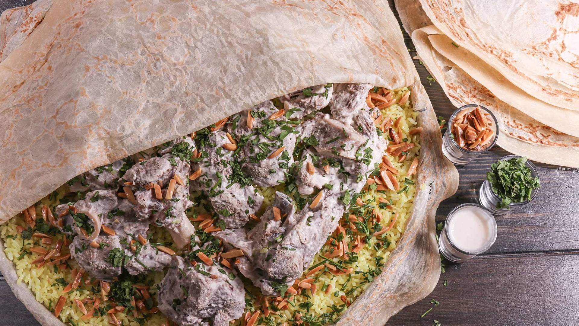 "سر اللون الأبيض".. ماذا يطبخ الأردنيون في "الإفطار الأول"؟ ولماذا يصرون على هذه العادة؟