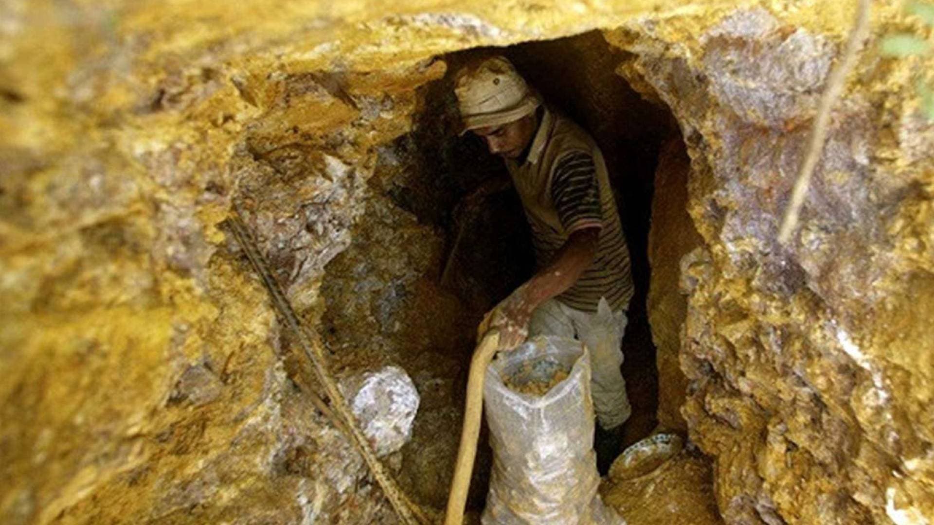 "فاجعة المعادن"..  مقتل 11 شخصا في انهيار منجم ذهب بـ غينيا