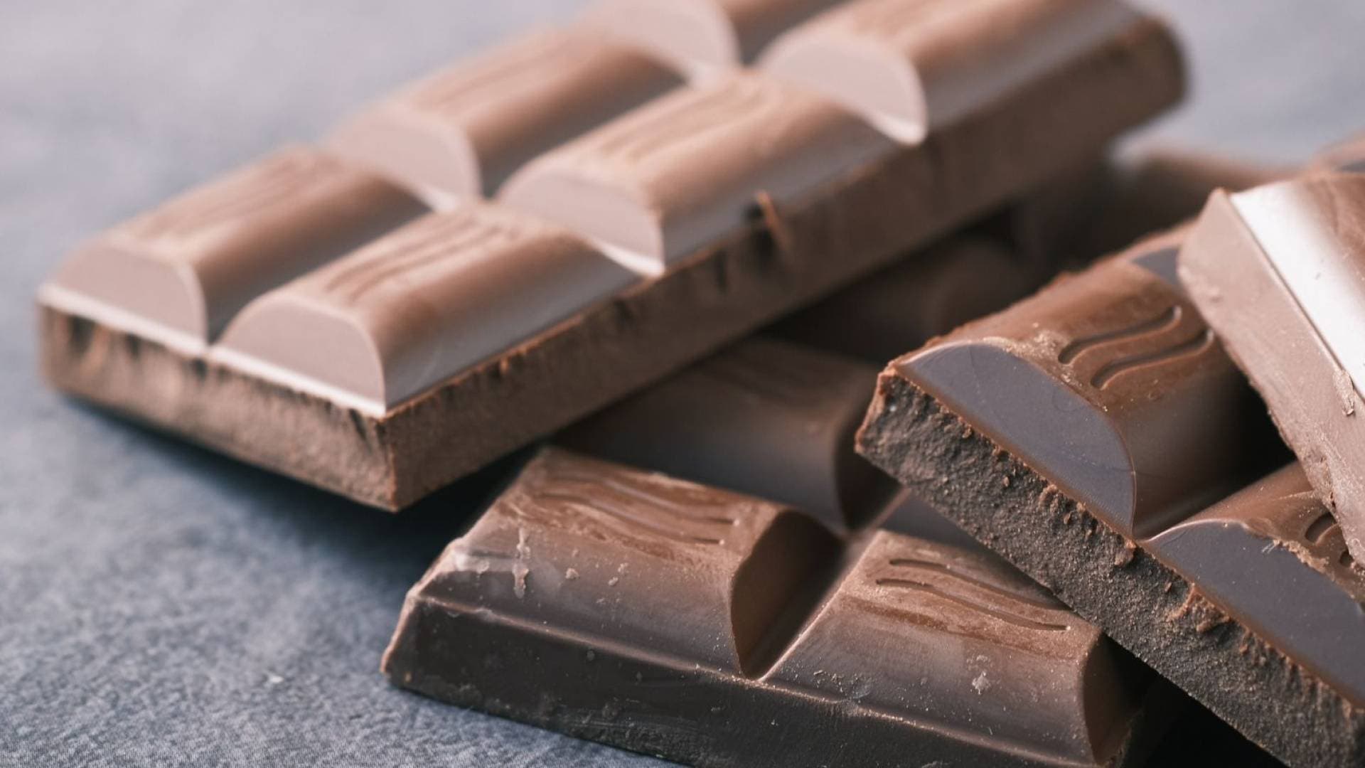 أسعار الشوكولاتة تحلق في أمريكا رغم انهيار أسعار الكاكاو بـ70%