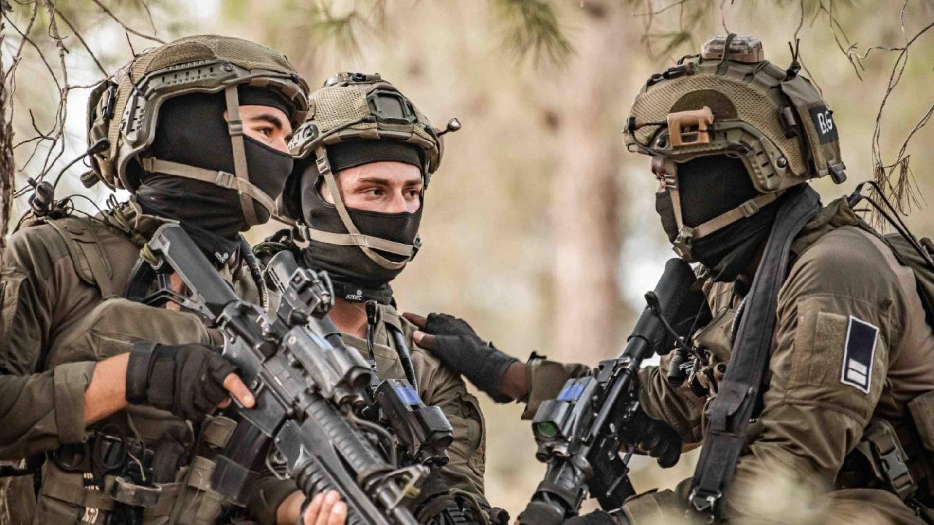 إعلام عبري: الجيش دفع بوحدات كوماندوز لتنفيذ عمليات اعتقال بالضفة الغربية