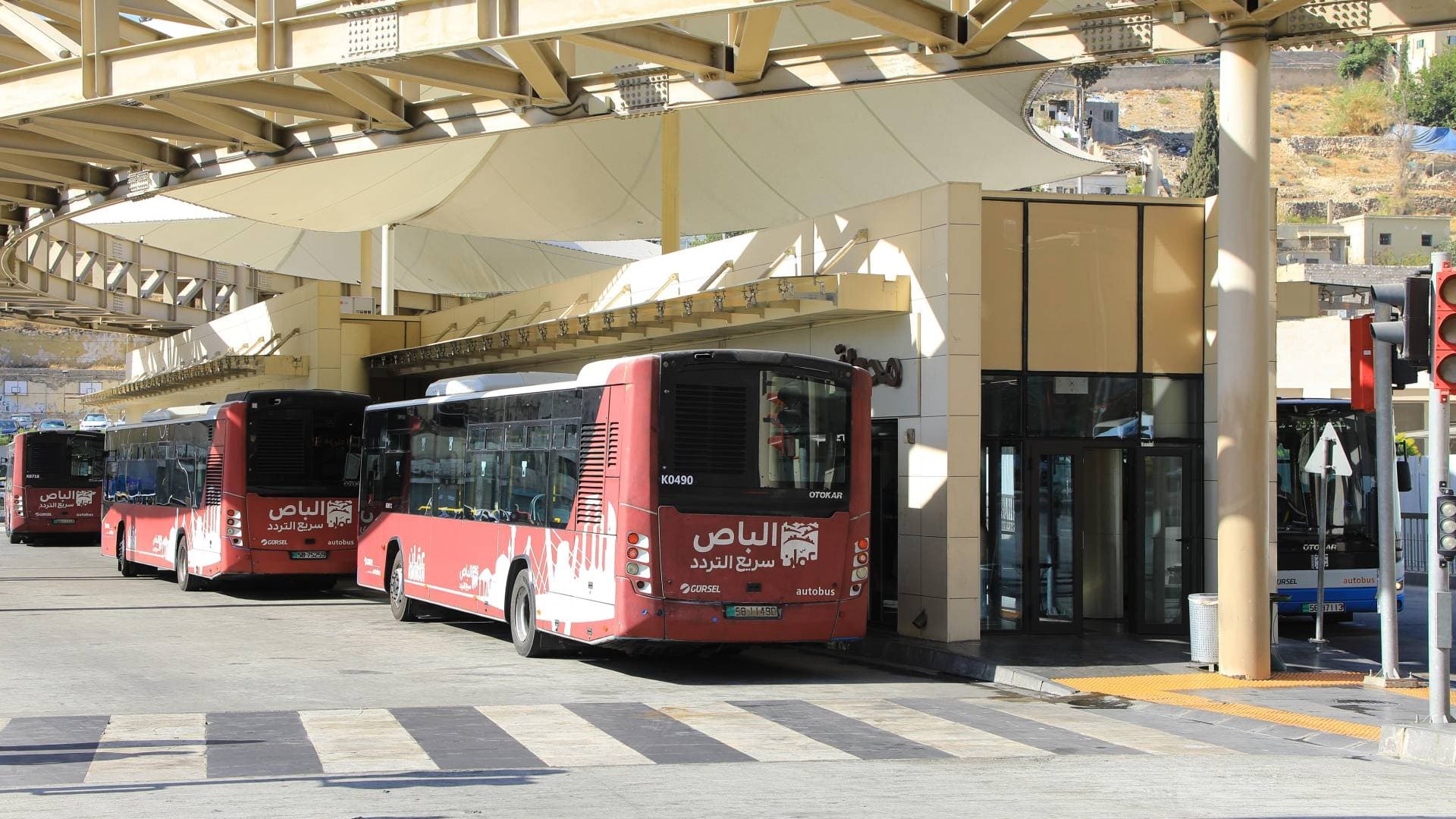 لتخفيف خناق المرور.. دعوات حكومية لاعتماد النقل الجماعي كخيار استراتيجي للأردنيين