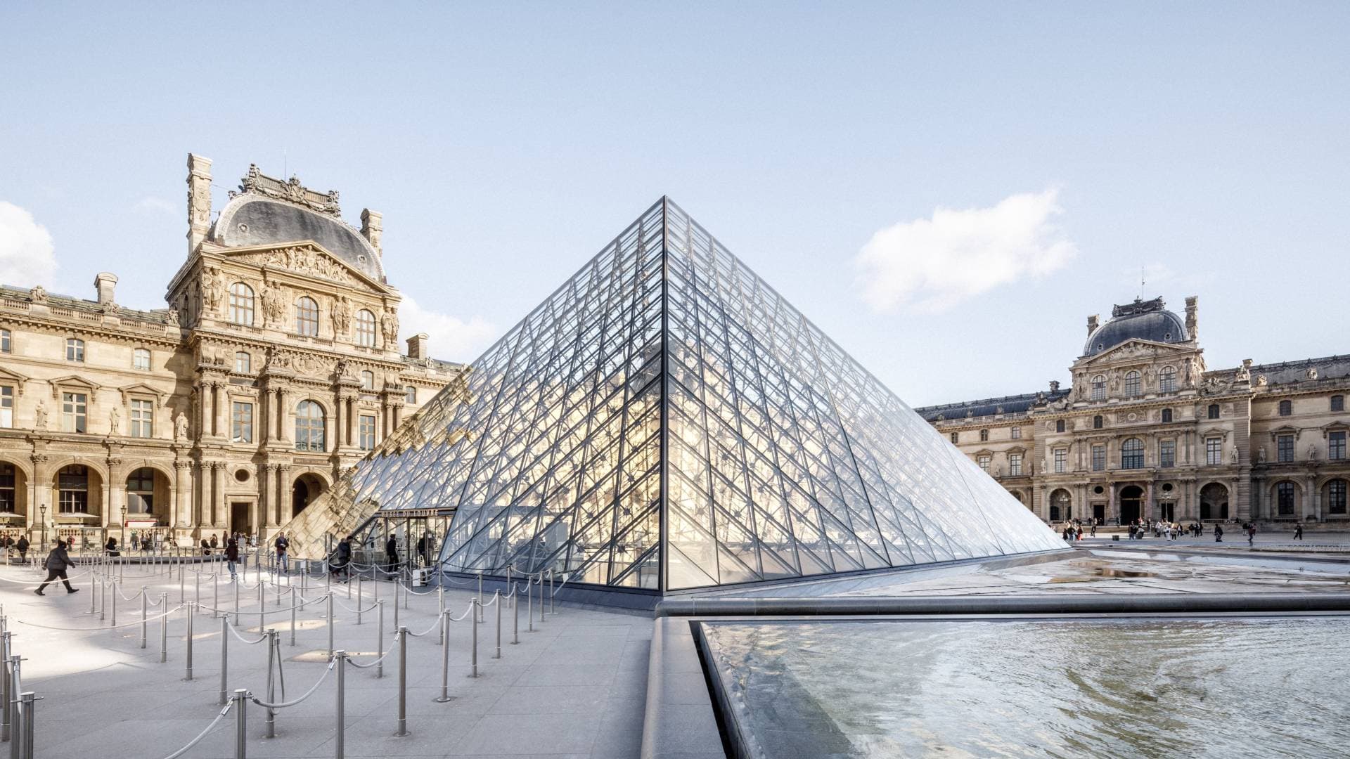 اعتقال موظفين ومرشدين في باريس.. كشف أكبر شبكة لتزوير تذاكر اللوفر وفرساي