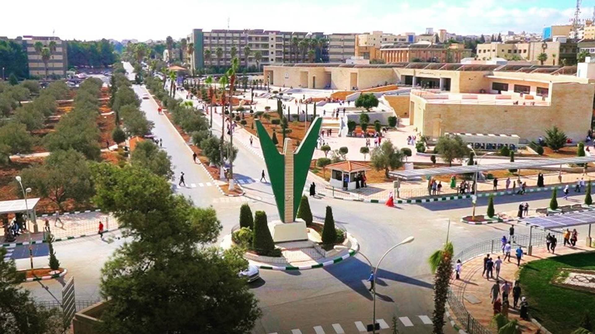 بقيمة 100 ألف دينار.. جامعة اليرموك تمنح قروض ومساعدات لـ 300 طالب وطالبة