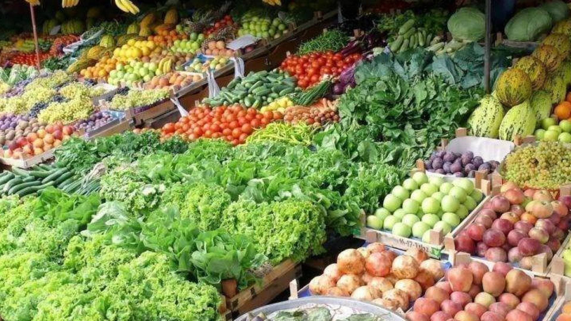 البطاطا والبصل بين 10 و30 قرشا.. قائمة أسعار الخضار في سوق عمان المركزي