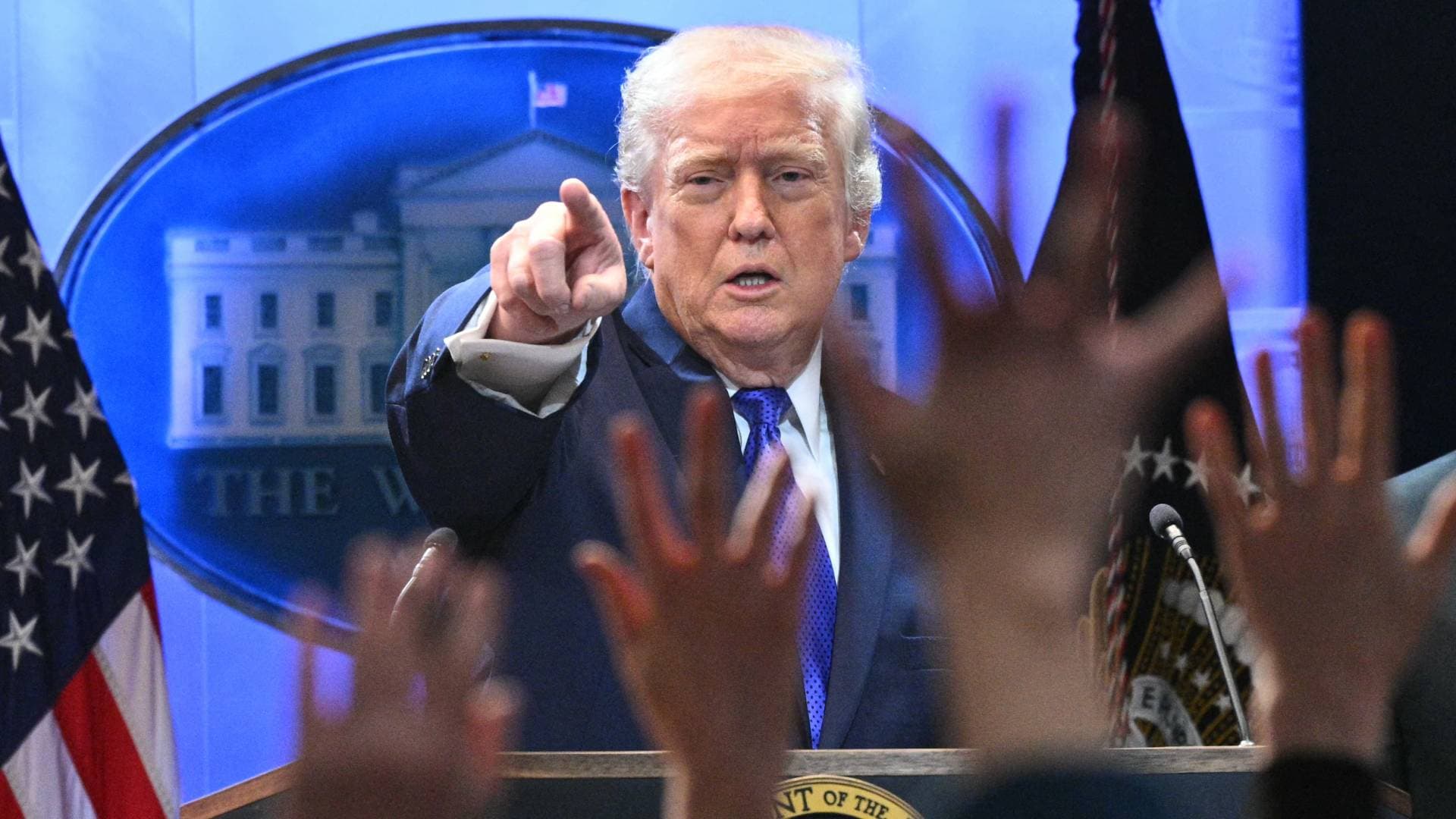 ترمب يعيد هيكلة التجارة العالمية: دخول التعرفات الجمركية الأمريكية الجديدة حيز التنفيذ