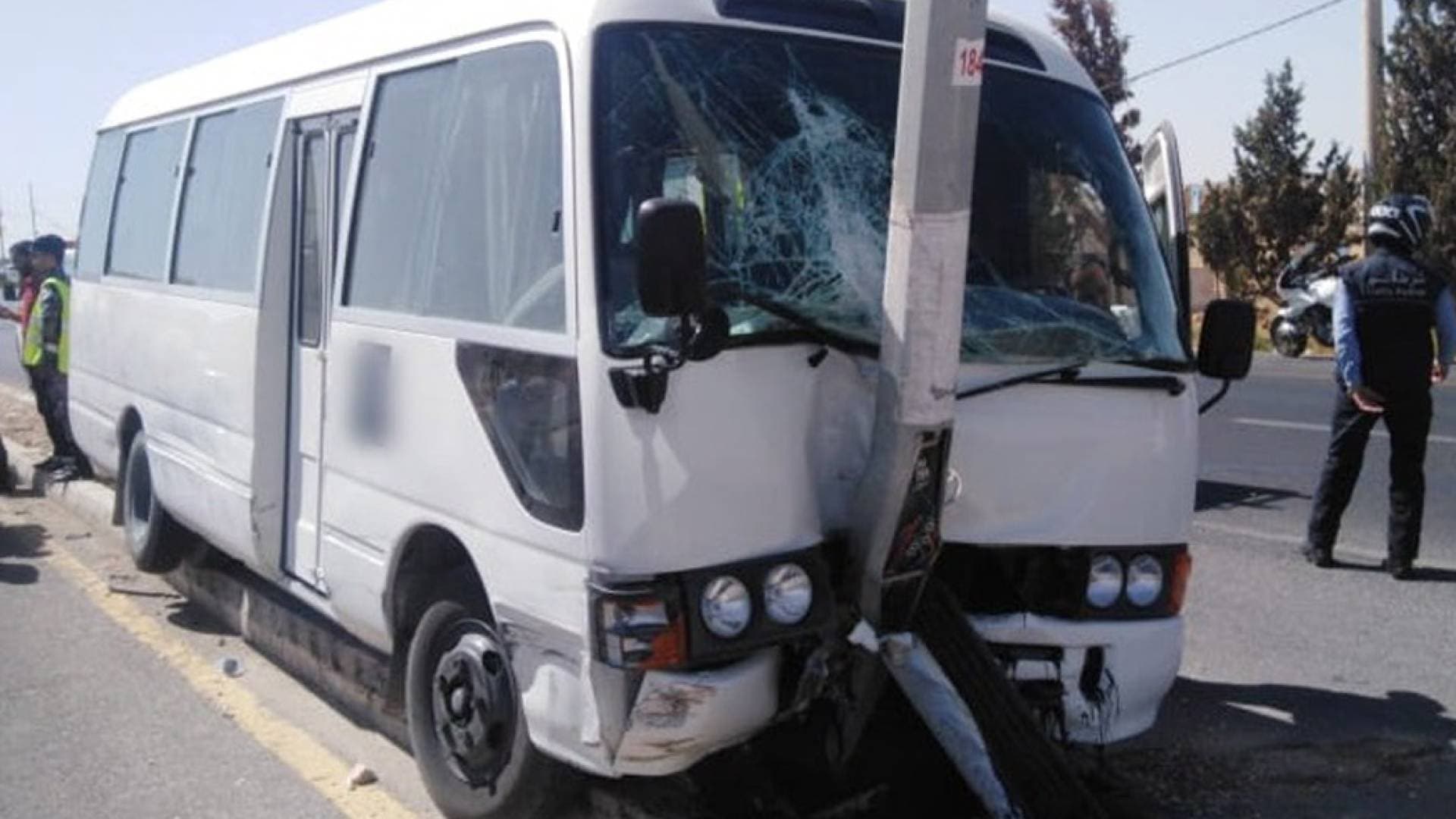 إصابة شخصين بجروح متوسطة جراء تدهور باص حكومي في جرش