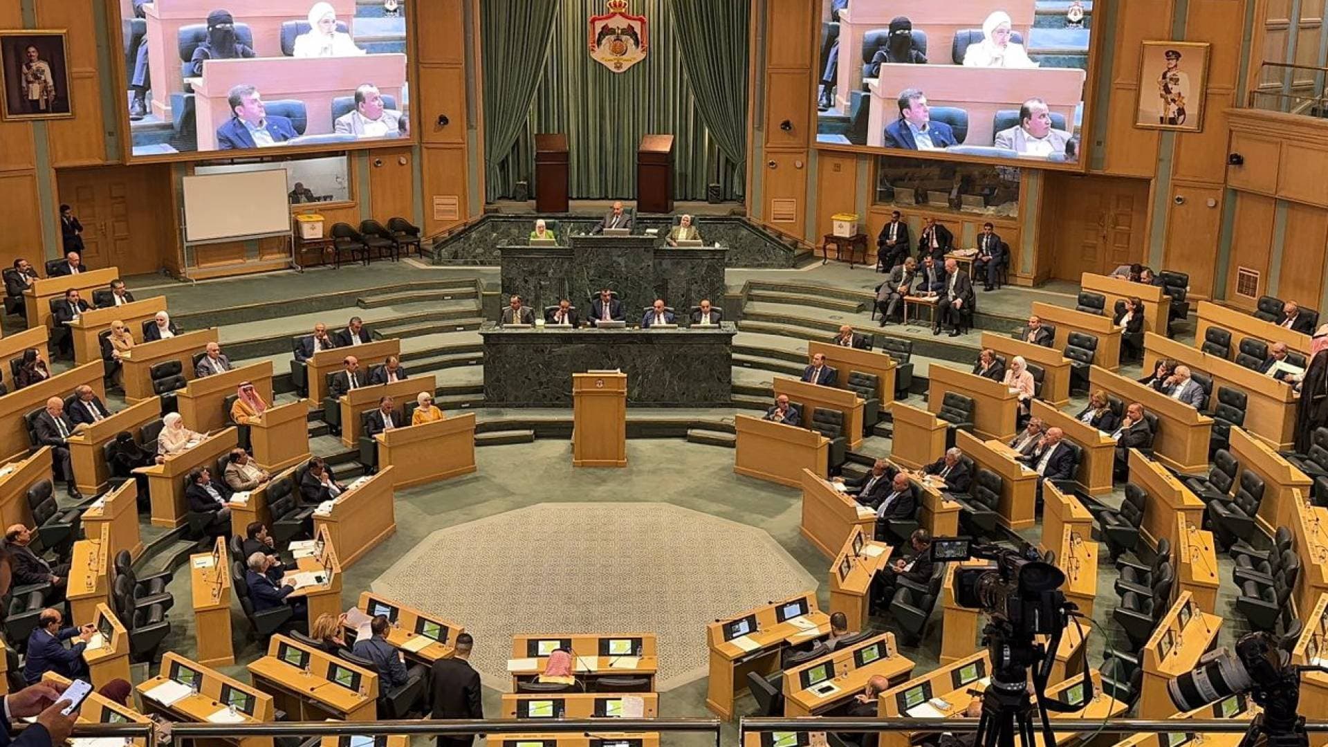جلبة تحت القبة إثر وصف مجلس النواب بـ "مجلس حكي"