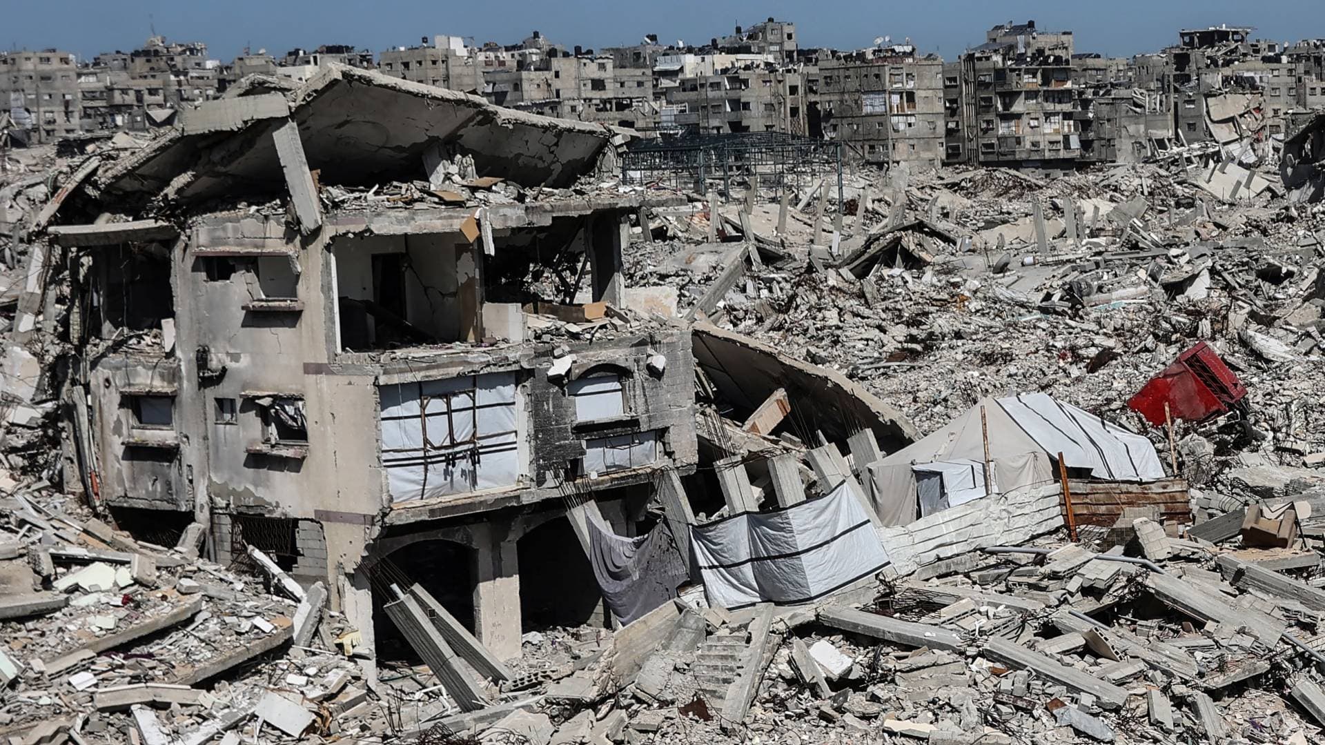 استشهاد 3 فلسطينيين وإصابة اثنين في قصف الاحتلال شرق وجنوب غزة