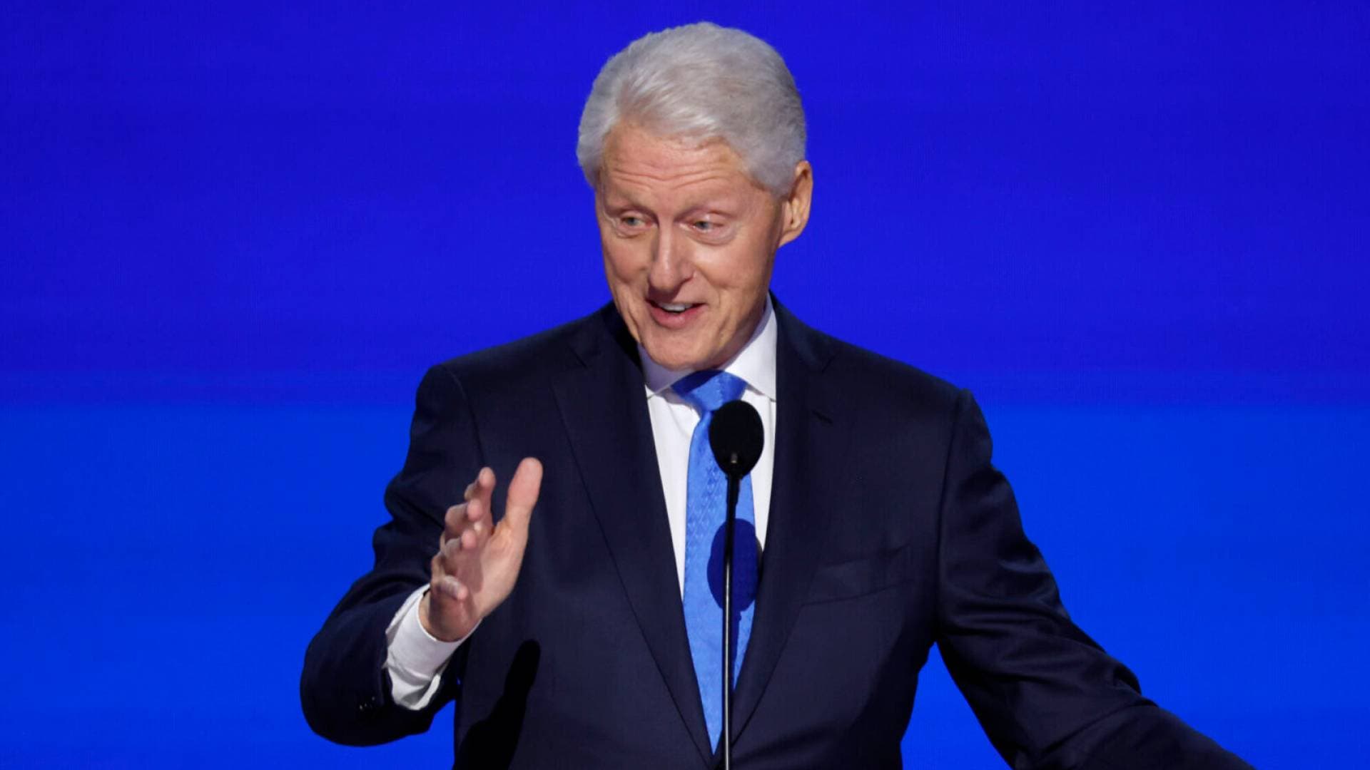 بيل كلينتون يمثل أمام الكونغرس الأمريكي لاستجوابه بشأن علاقته بجيفري إبستين