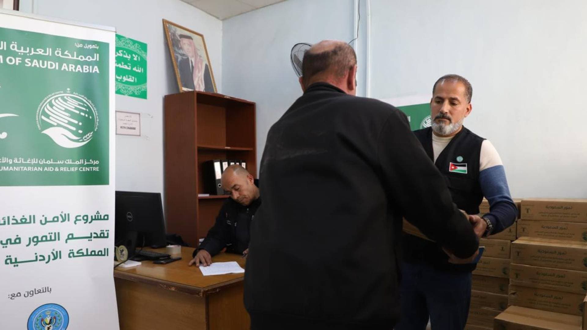 الهيئة الخيرية الهاشمية تختتم مشروع توزيع التمور  بتعاون سعودي