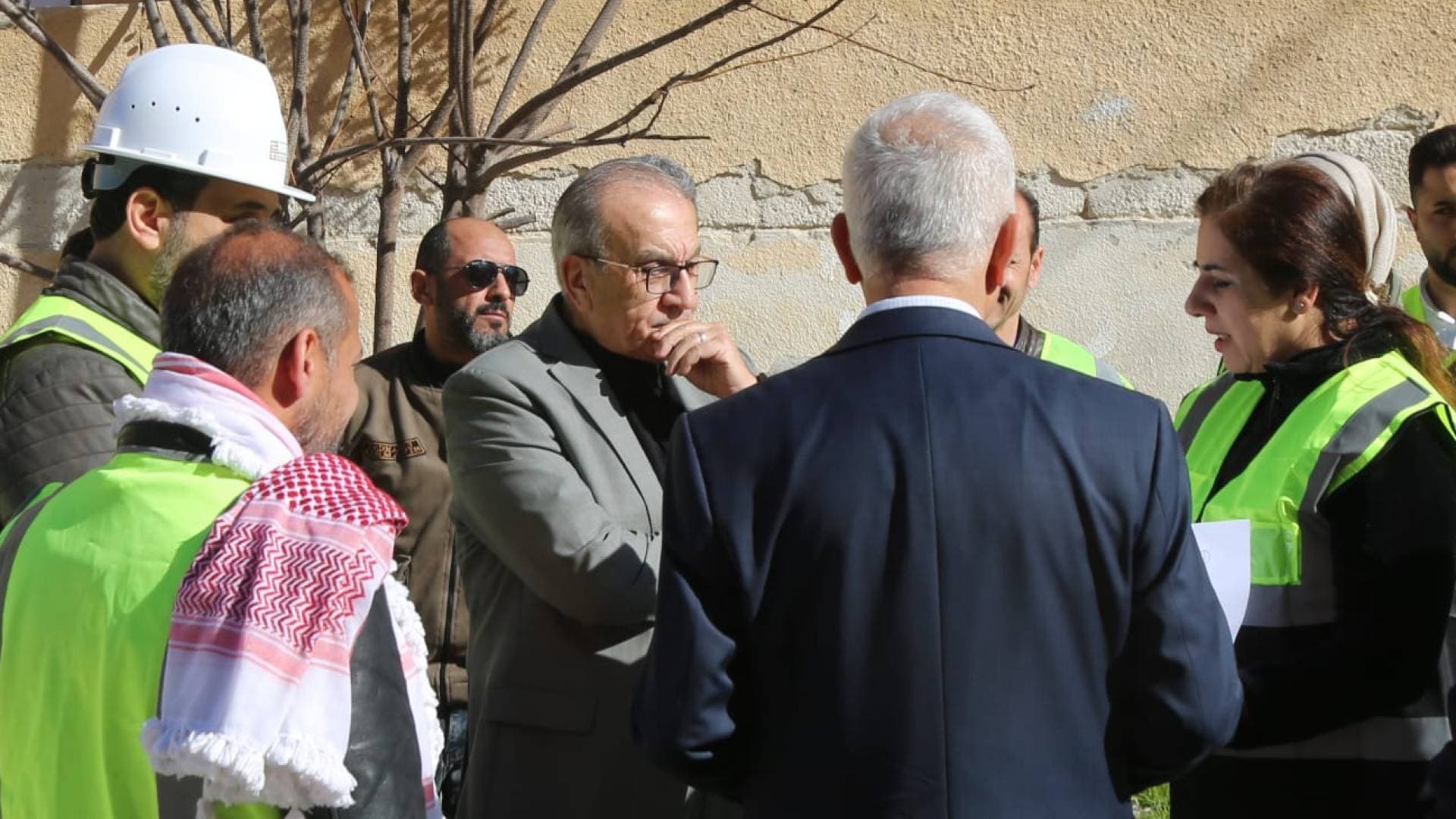 وزير الأشغال يتفقد مشروع صيانة إسكان الأميرة إيمان في سحاب