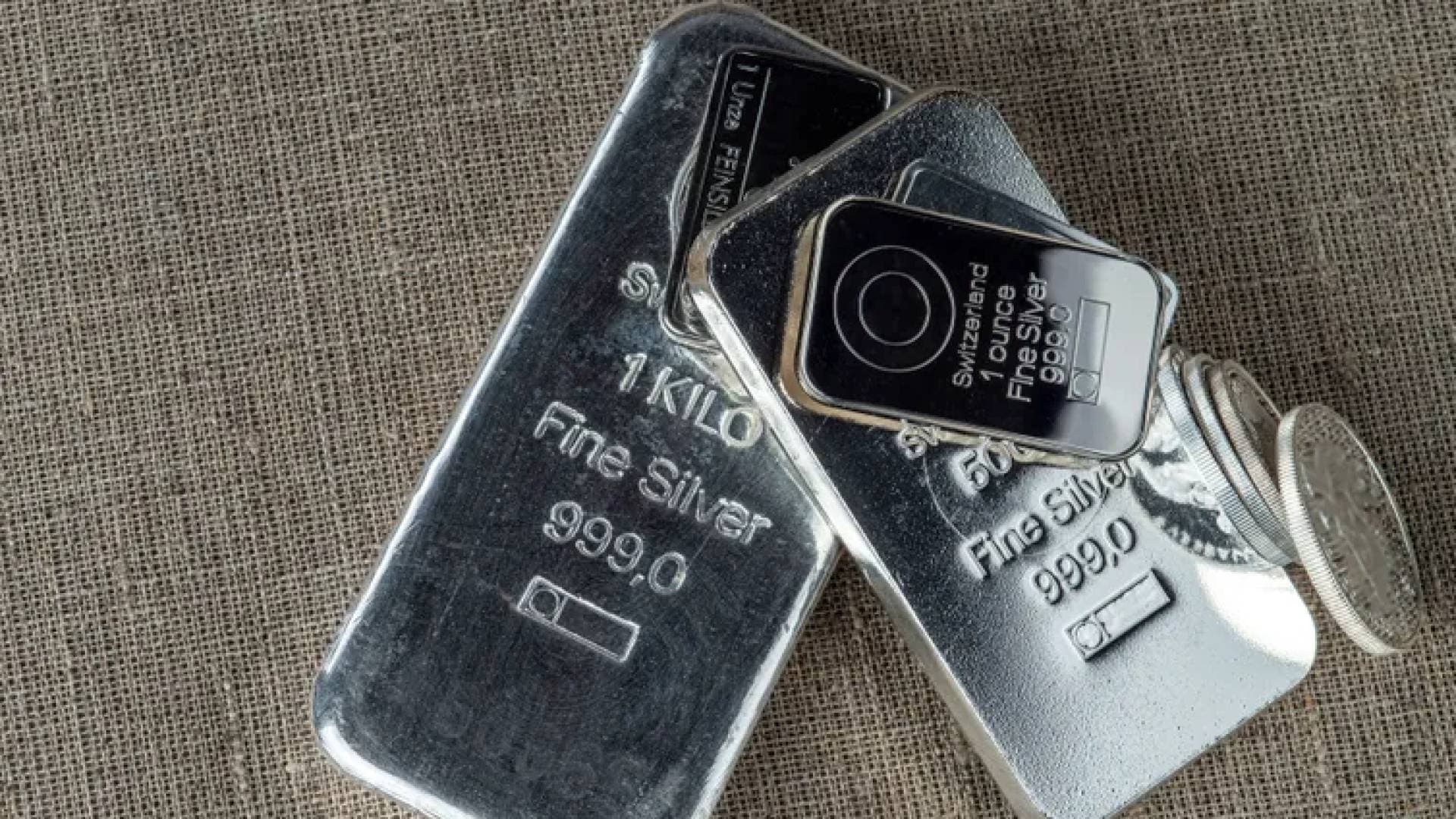 الفضة تقفز قرب 85 دولارا مع اتساع شرارة الحرب الشاملة ضد إيران