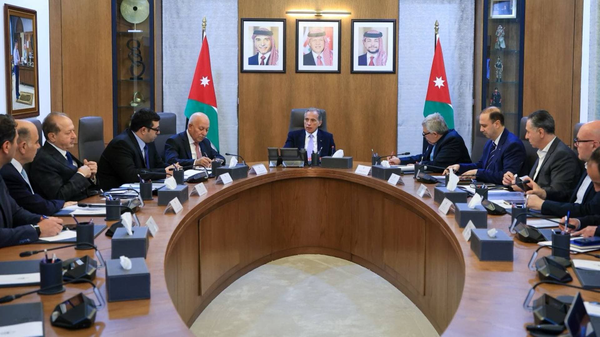 جعفر حسان يبحث مع شركات الملاحة سبل خفض كلف الشحن وضمان أمن التزويد - فيديو