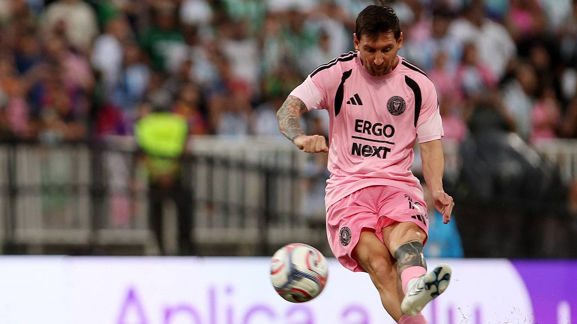 ماسكيرانو يخطط لإراحة ليونيل ميسي لتجنب "الخطأ الفادح"