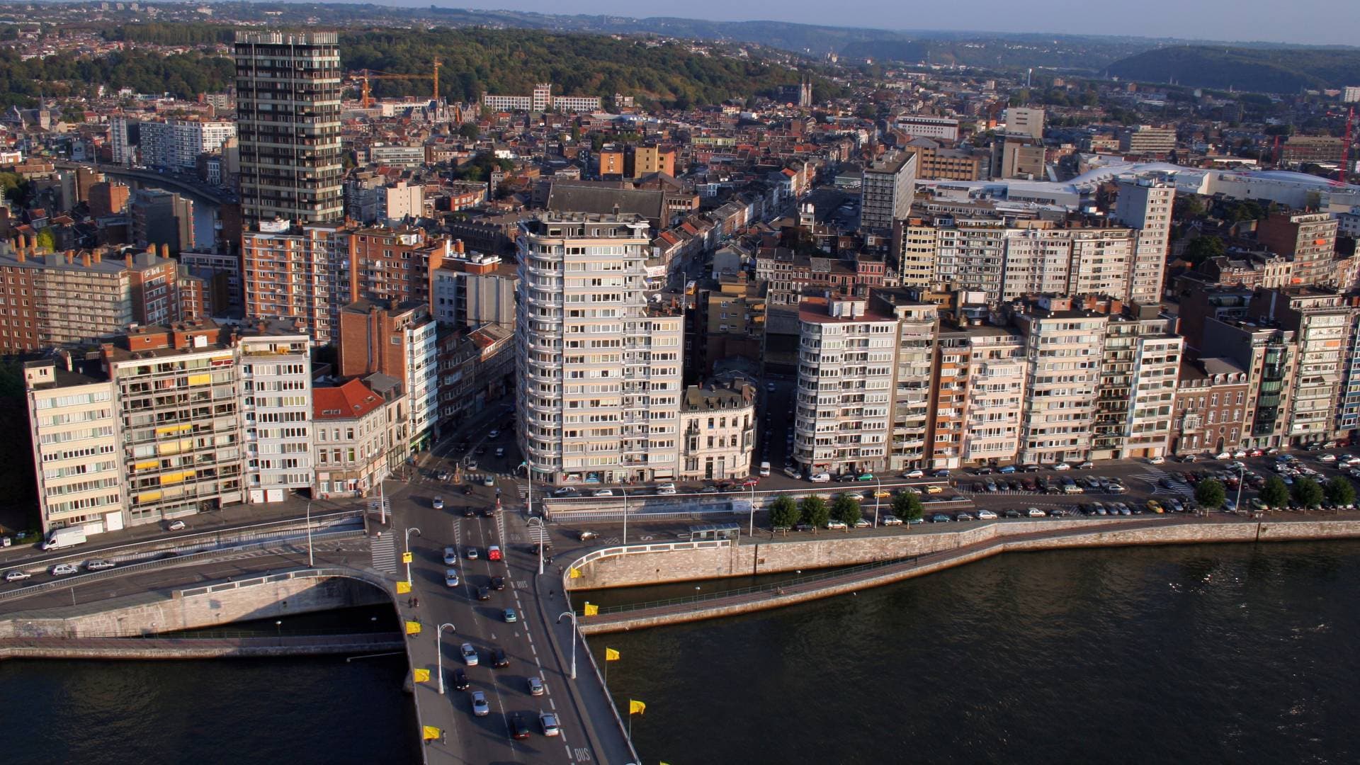 أ ف ب عن الشرطة البلجيكية: انفجار أمام كنيس في مدينة لييج