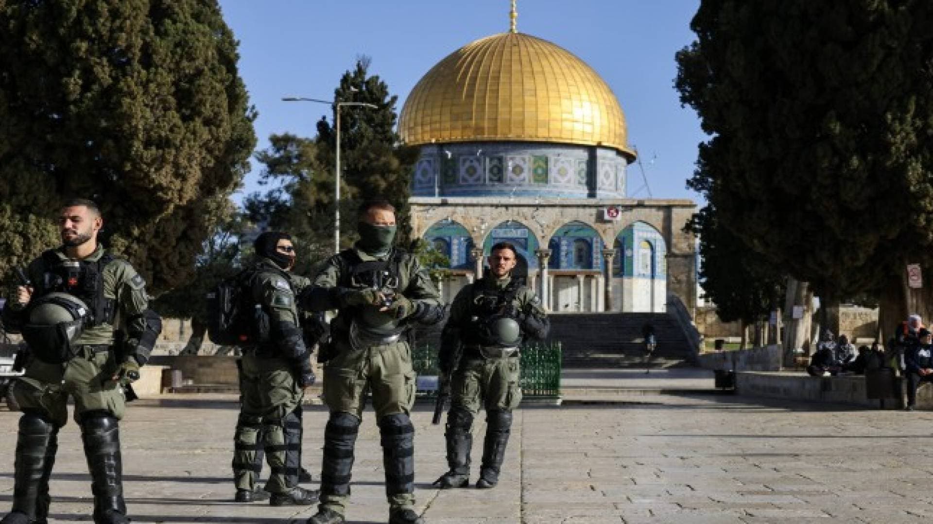 سابقة تاريخية: جيش الاحتلال يوصد أبواب "الأقصى" و"الإبراهيمي" في وجه المصلين خلال العشر الأخيرة