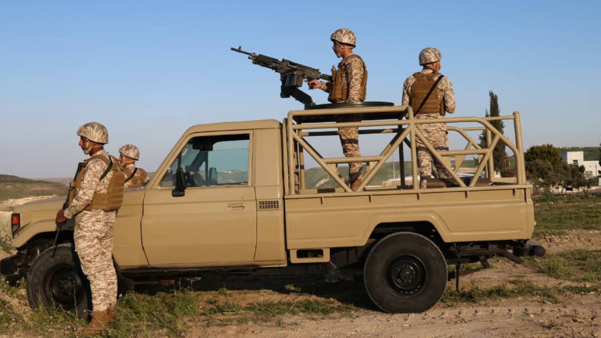 الحنيطي يؤكد جاهزية القوات المسلحة للتعامل مع مختلف التحديات والظروف الراهنة