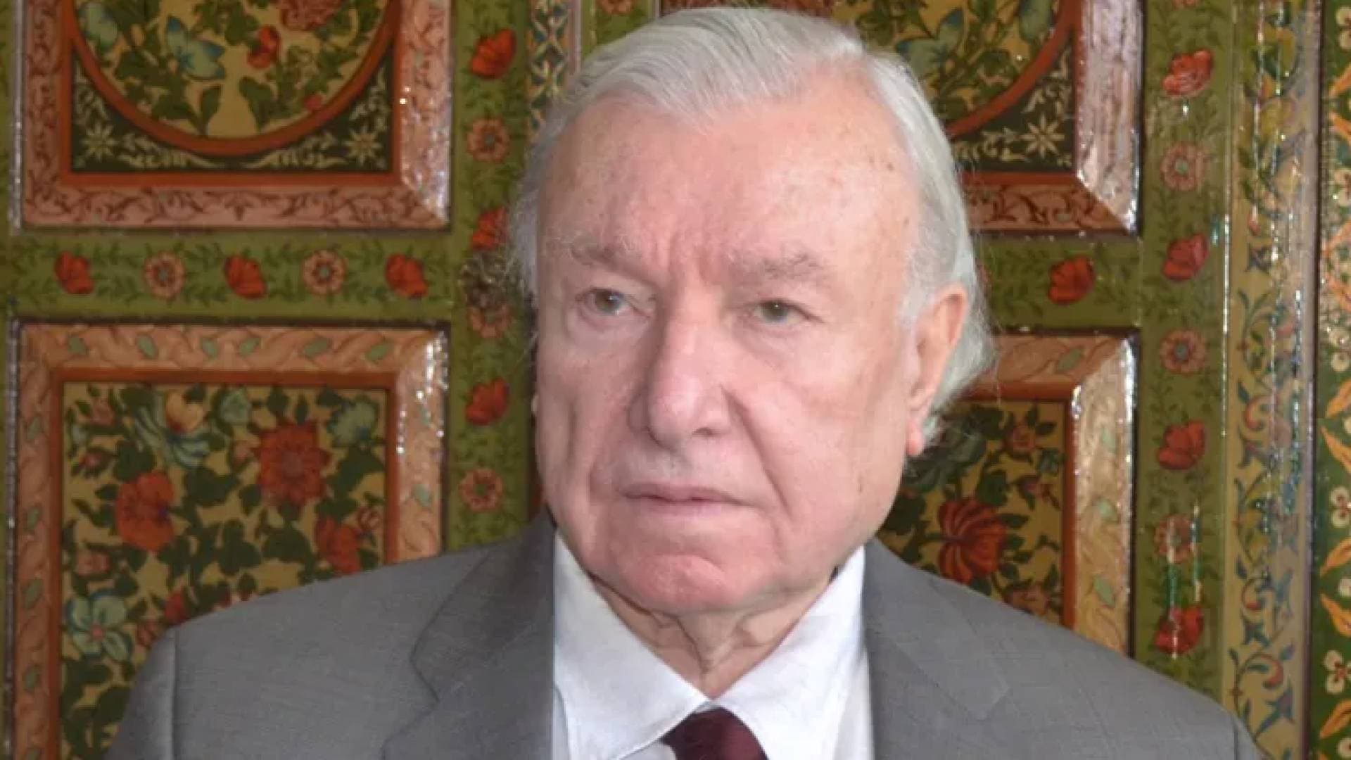 العيسوي ينقل تعازي الملك وولي العهد لأسرة الراحل المؤرخ الفلسطيني الدكتور وليد الخالدي