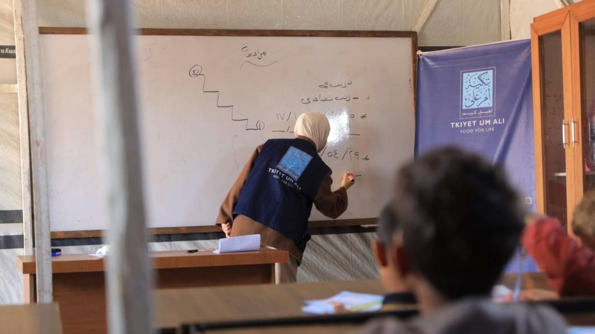 تكية أم علي  تستكمل تسليم 1000 خيمة في وحداتها الإيوائية الخمسة ضمن مناطق شرق وغرب مدينة غزة، وجباليا، ودير البلح وخانيونس