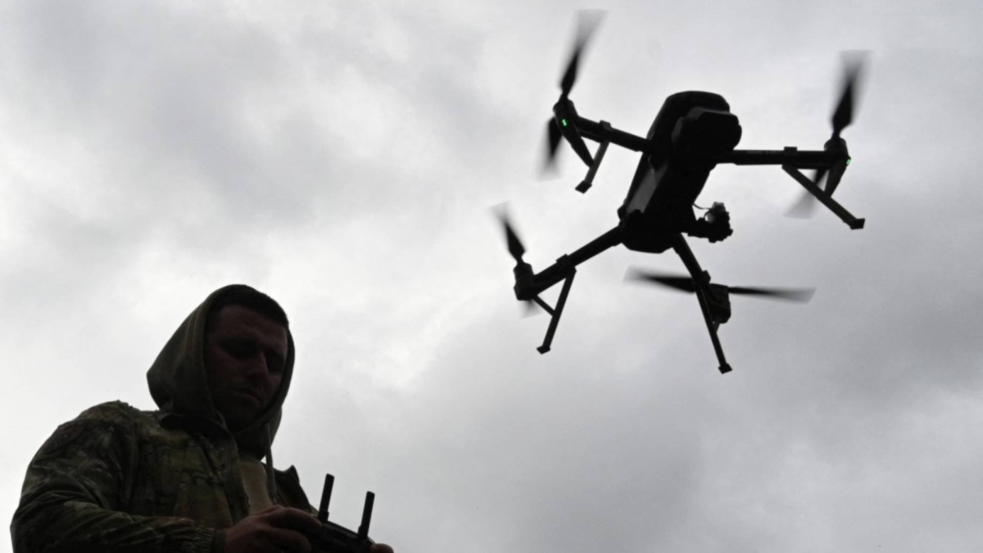 التلغراف: بريطانيا تبحث إرسال آلاف المسيرات الاعتراضية للشرق الأوسط