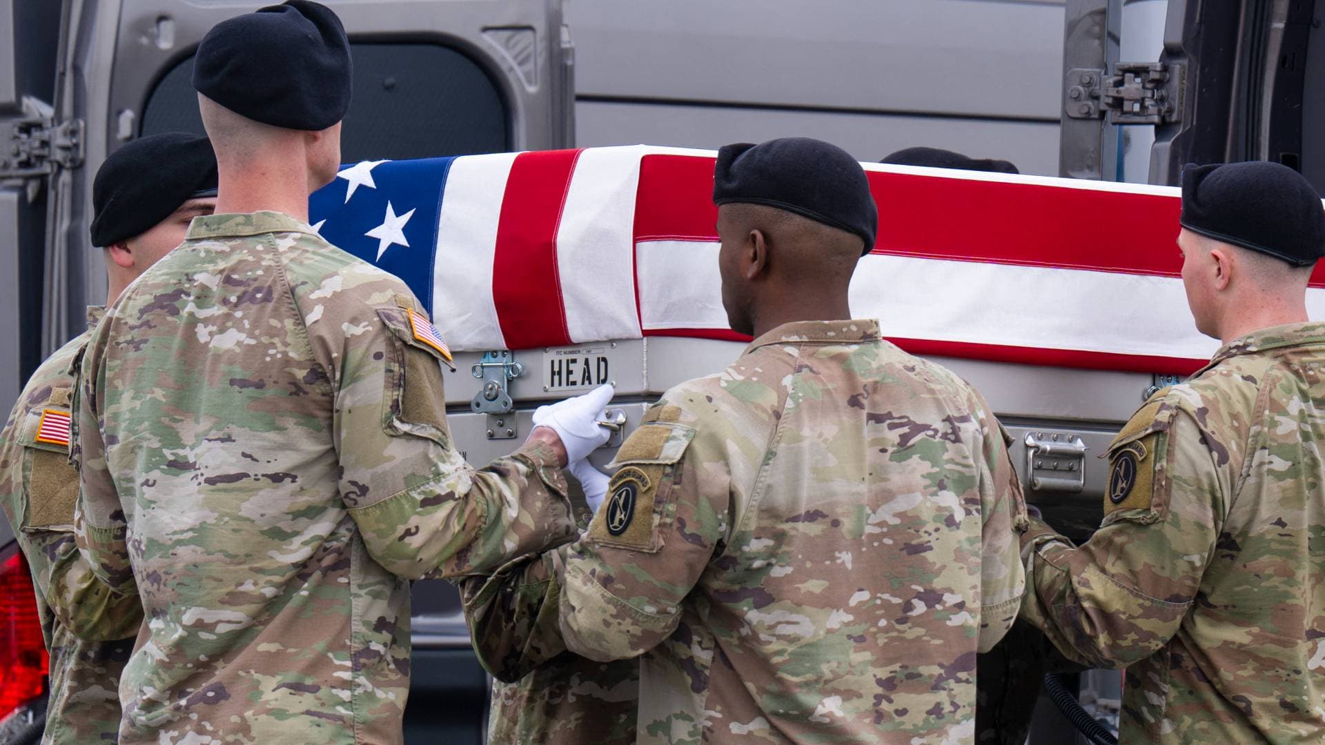 البنتاغون يكشف هويات قتلاه الستة في حادث "المزودة" بالعراق