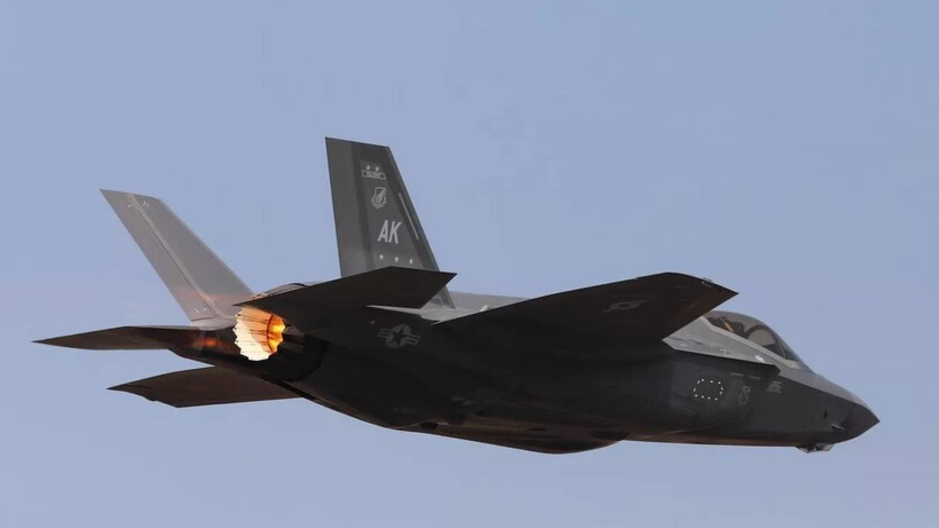 "بلومبرغ": تعثر تحديثات "F-35" يجبر المقاتلات الأمريكية على مواجهة إيران بأنظمة قديمة