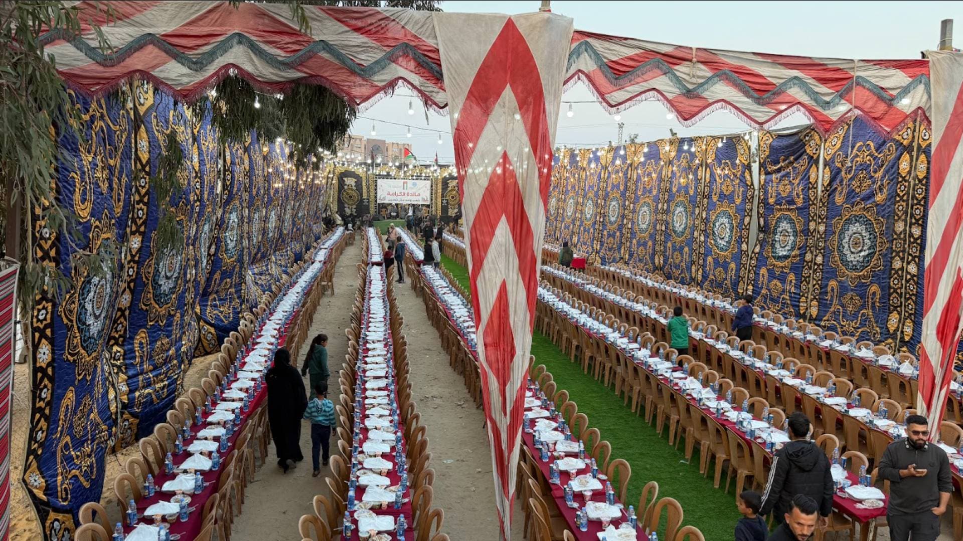 بحلول ليلة القدر..الهيئة الخيرية الأردنية الهاشمية والحملة الأردنية تنظمان أكبر إفطار جماعي جنوب قطاع غزة -فيديو