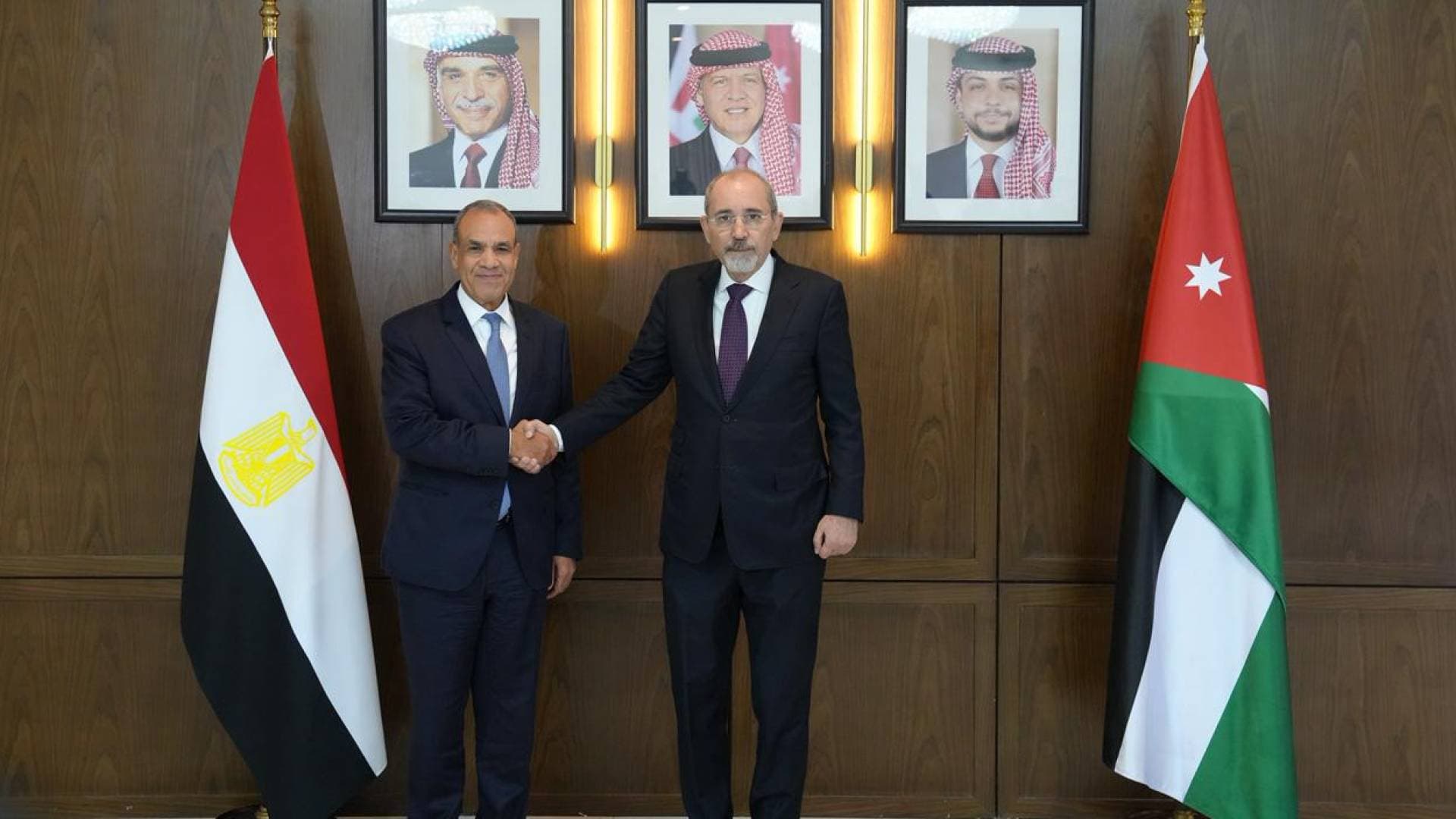 الصفدي ونظيره المصري يؤكدان رفض الاعتداءات الإيرانية وضرورة منع توسع الصراع في المنطقة