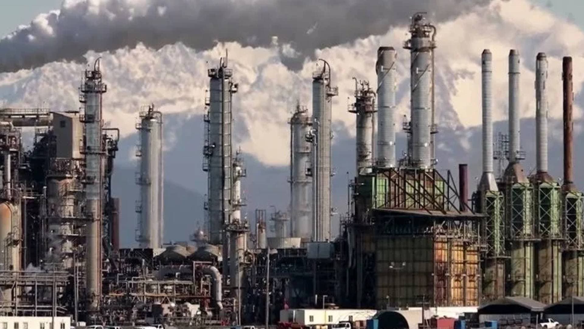 تحذيرات دولية من قفزة قياسية للأسعار.. والنفط يقترب من 150 دولارا