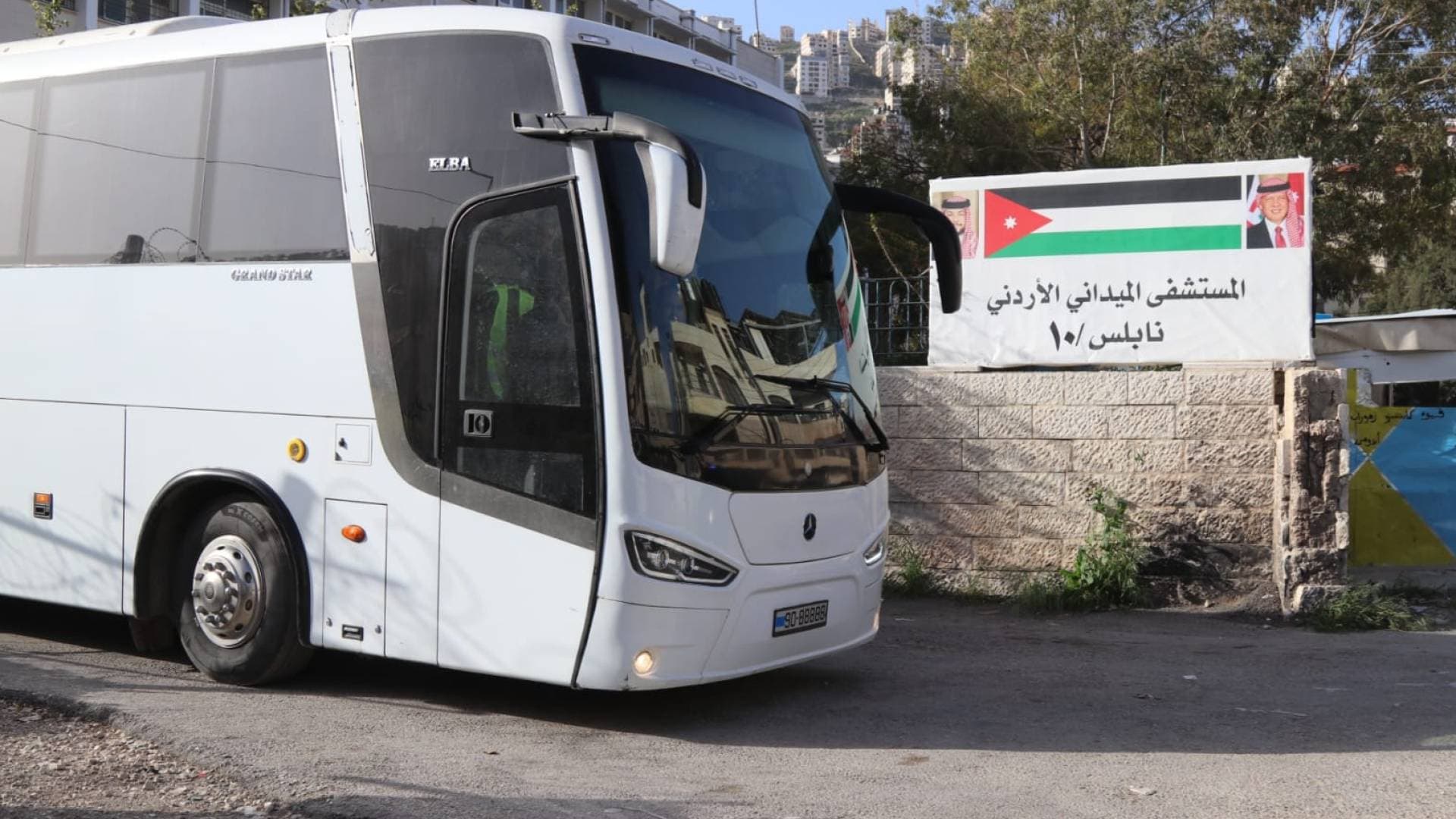 وصول طواقم مستشفى الميدان الأردني نابلس /10