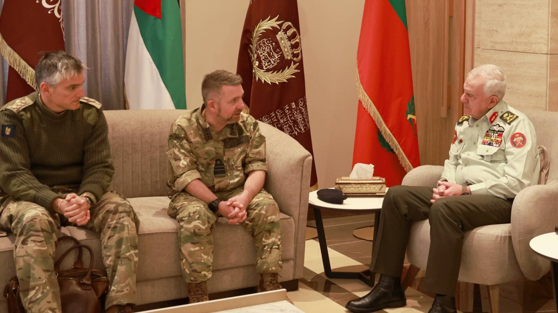 اللواء الركن الحنيطي يستقبل المستشار الخاص لشؤون الدفاع البريطاني في الشرق الأوسط