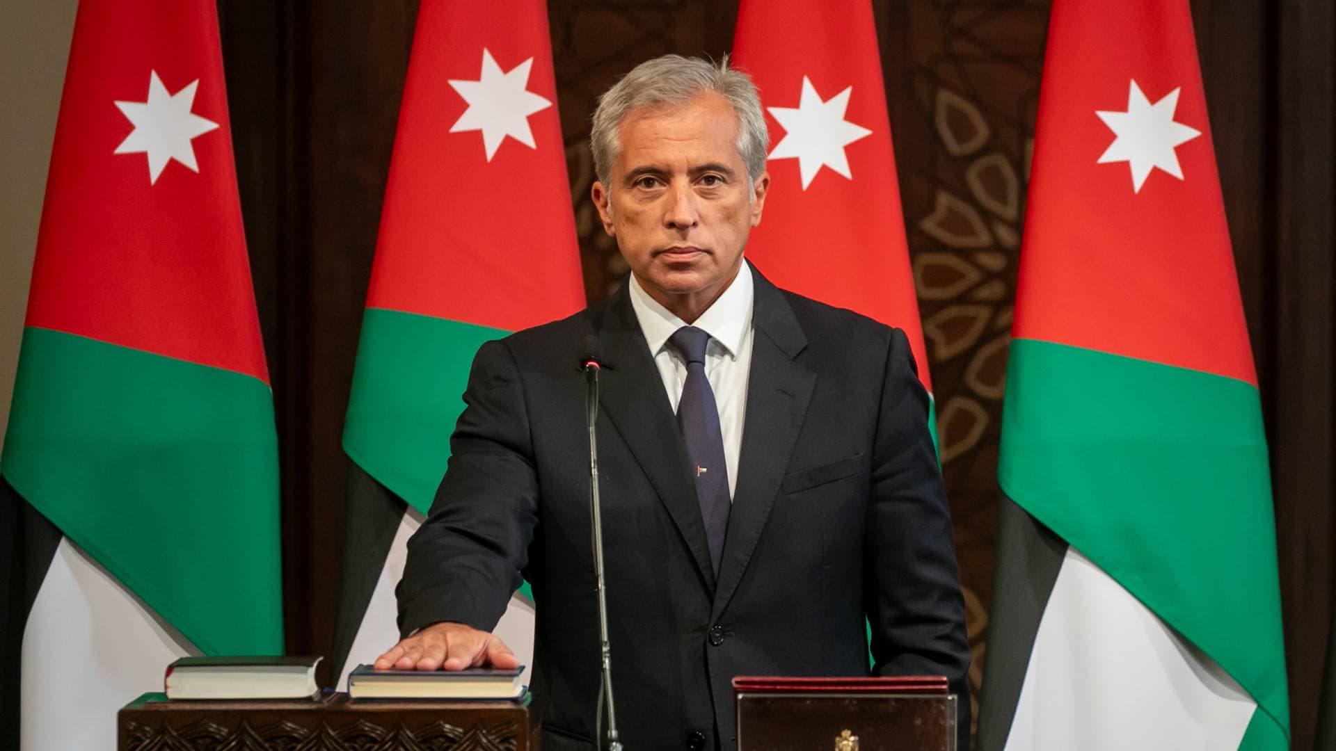 رئيس الوزراء يهنئ الملك وولي العهد والأردنيين بعيد الفطر