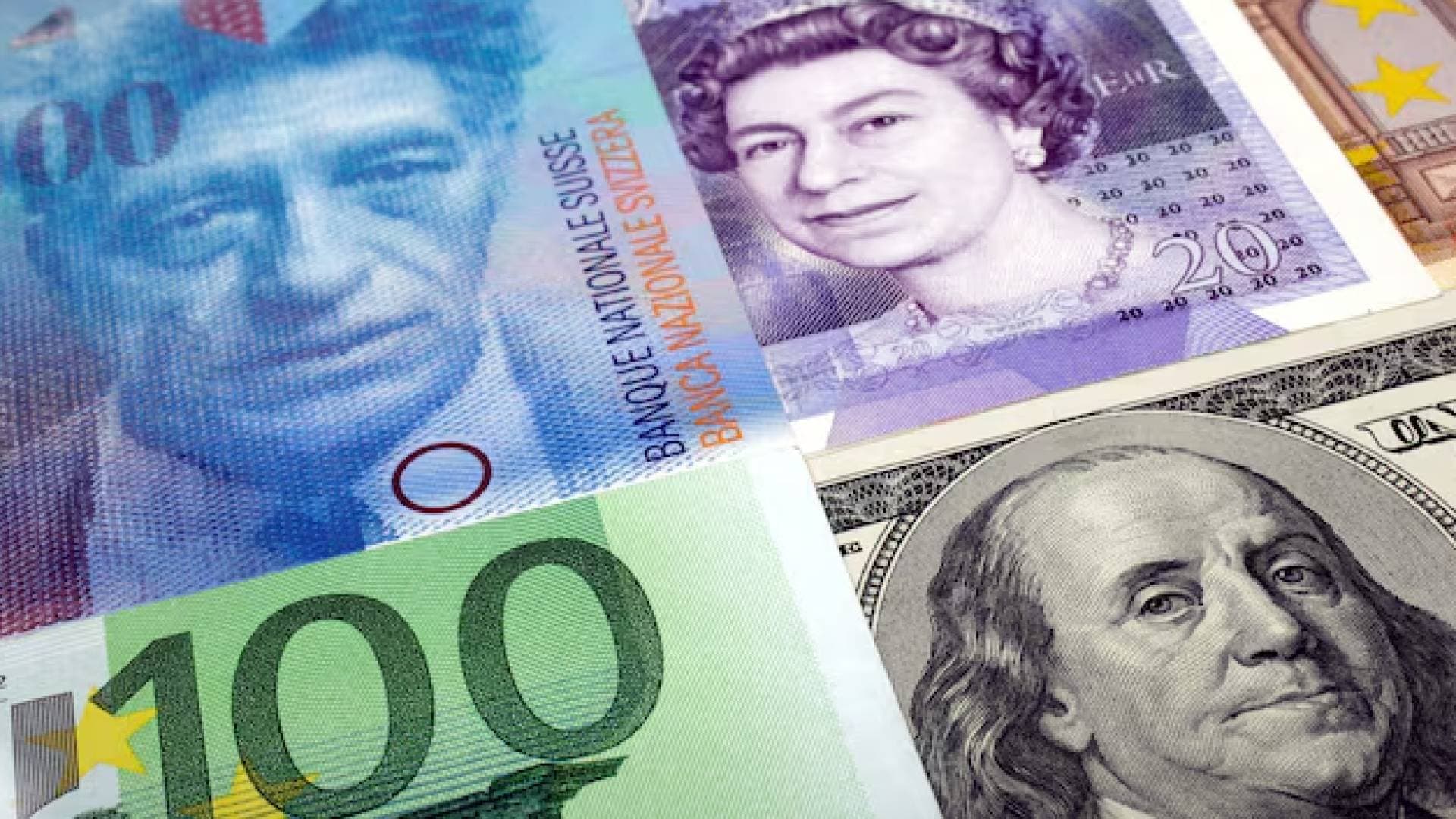 تراجع طفيف للإسترليني أمام الدولار واليورو