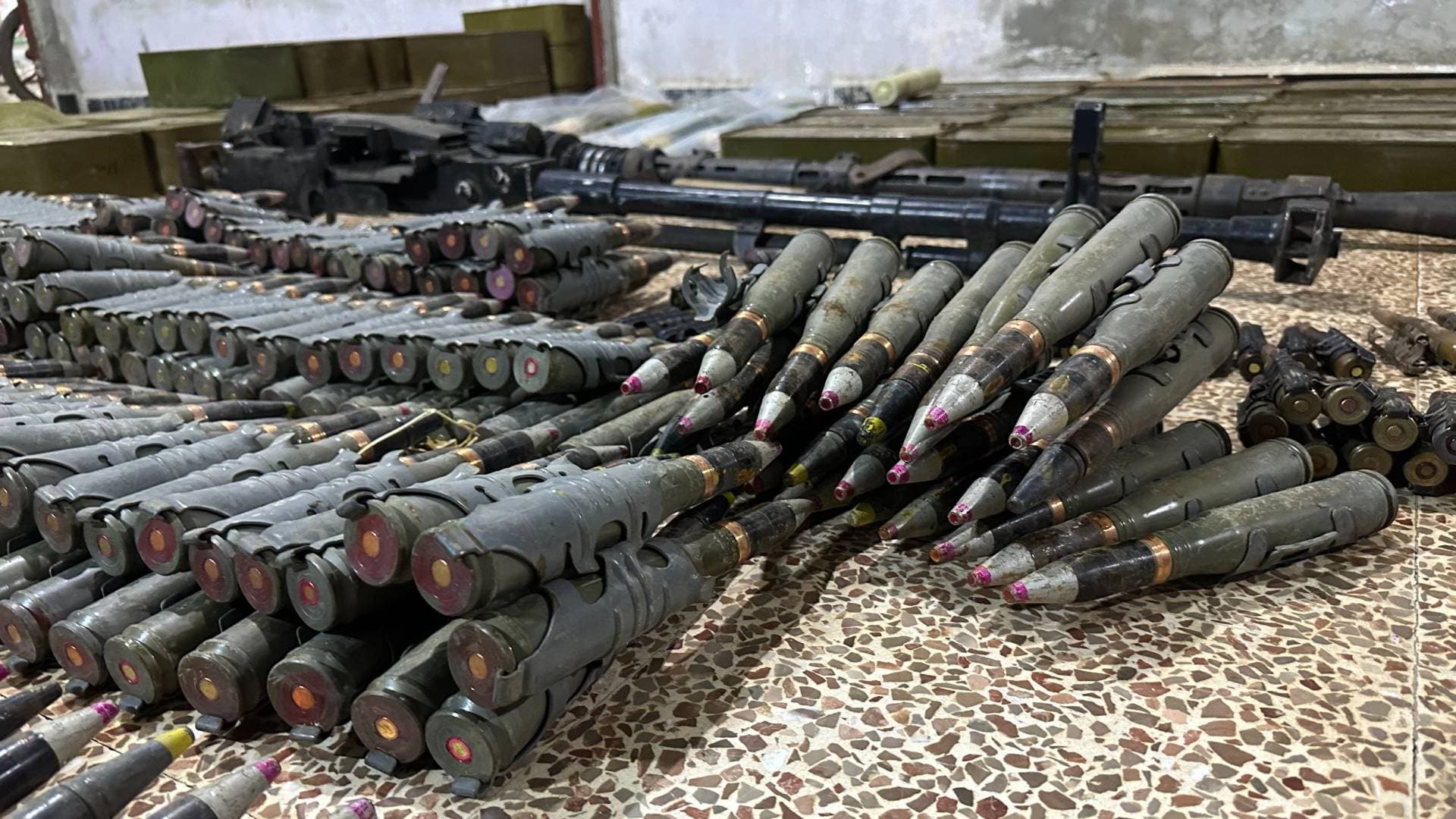 إحباط محاولة تسلل لعصابات في السويداء.. قوى الأمن السوري تضبط أسلحة وذخائر معدة لأعمال عدائية