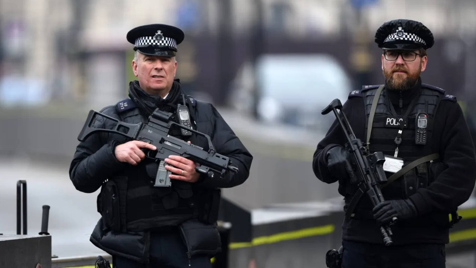 شرطة لندن: إحراق أربع سيارات إسعاف تابعة لمنظمة يهودية شمال لندن.. فيديو