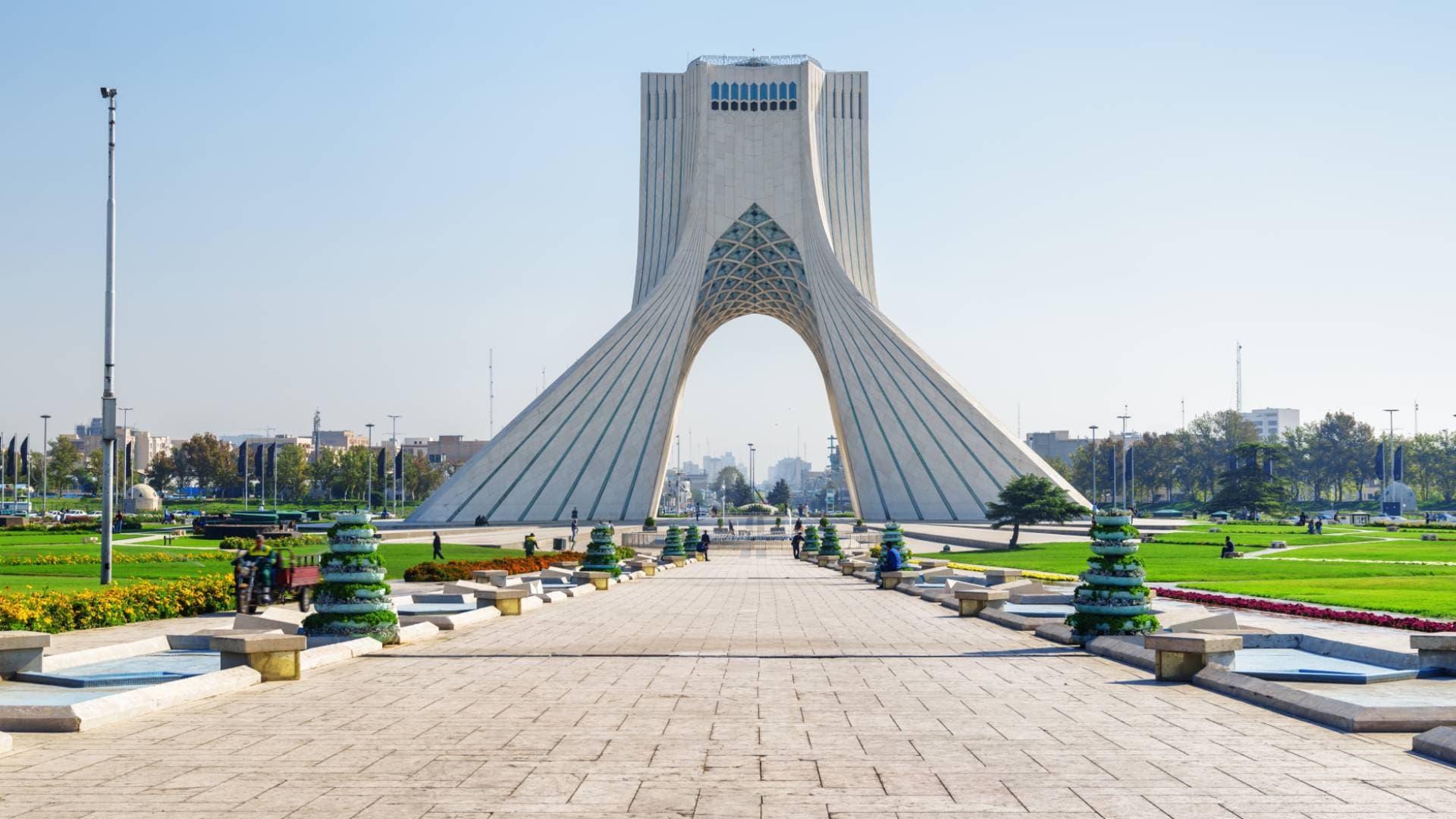 طهران تسحب نفيها لوجود مفاوضات مع واشنطن.. والغموض يحتدم في المشهد