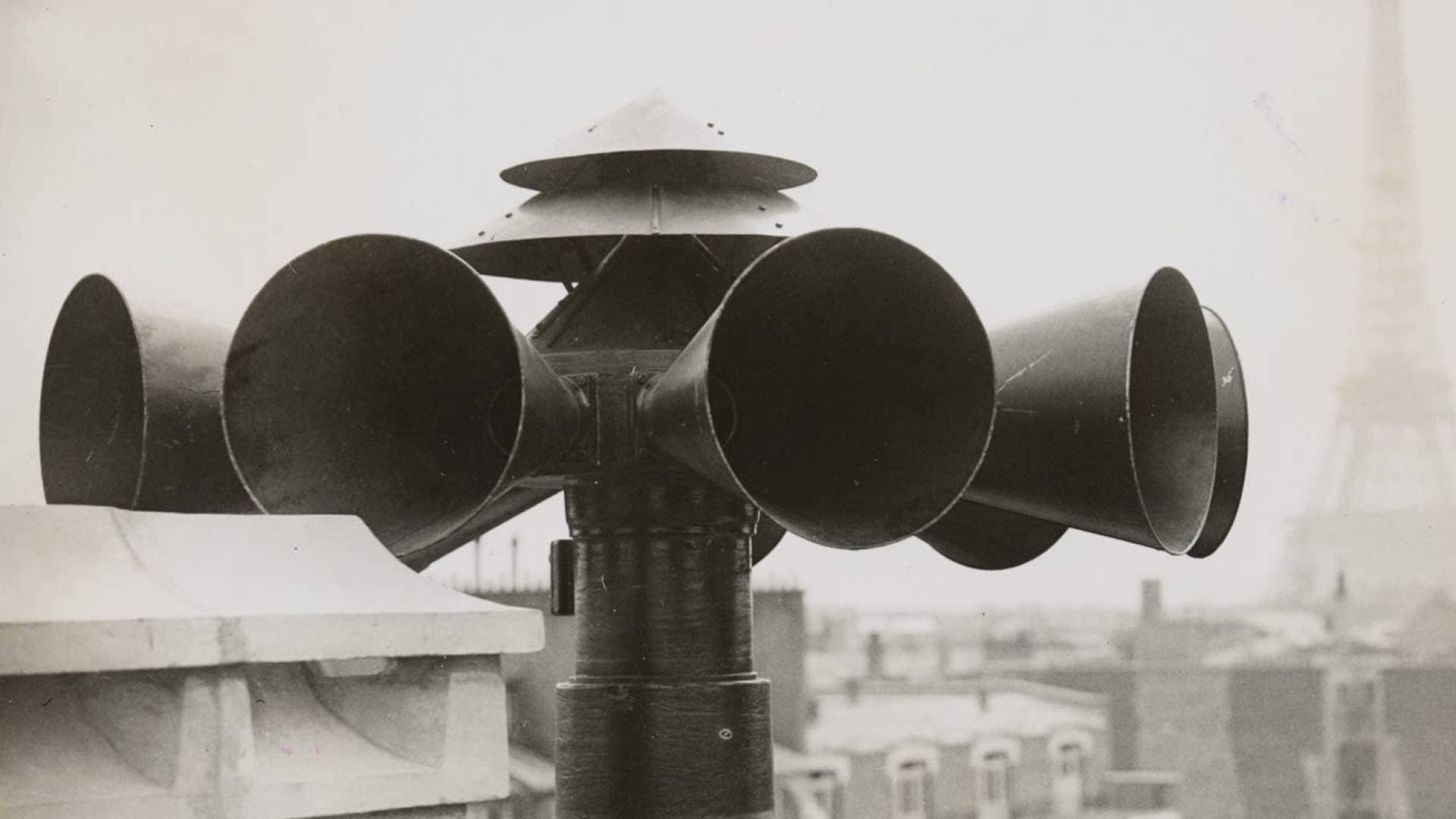 أهمية الالتزام بتعليمات السلامة وبصافرات الإنذار وصفارة الأمان