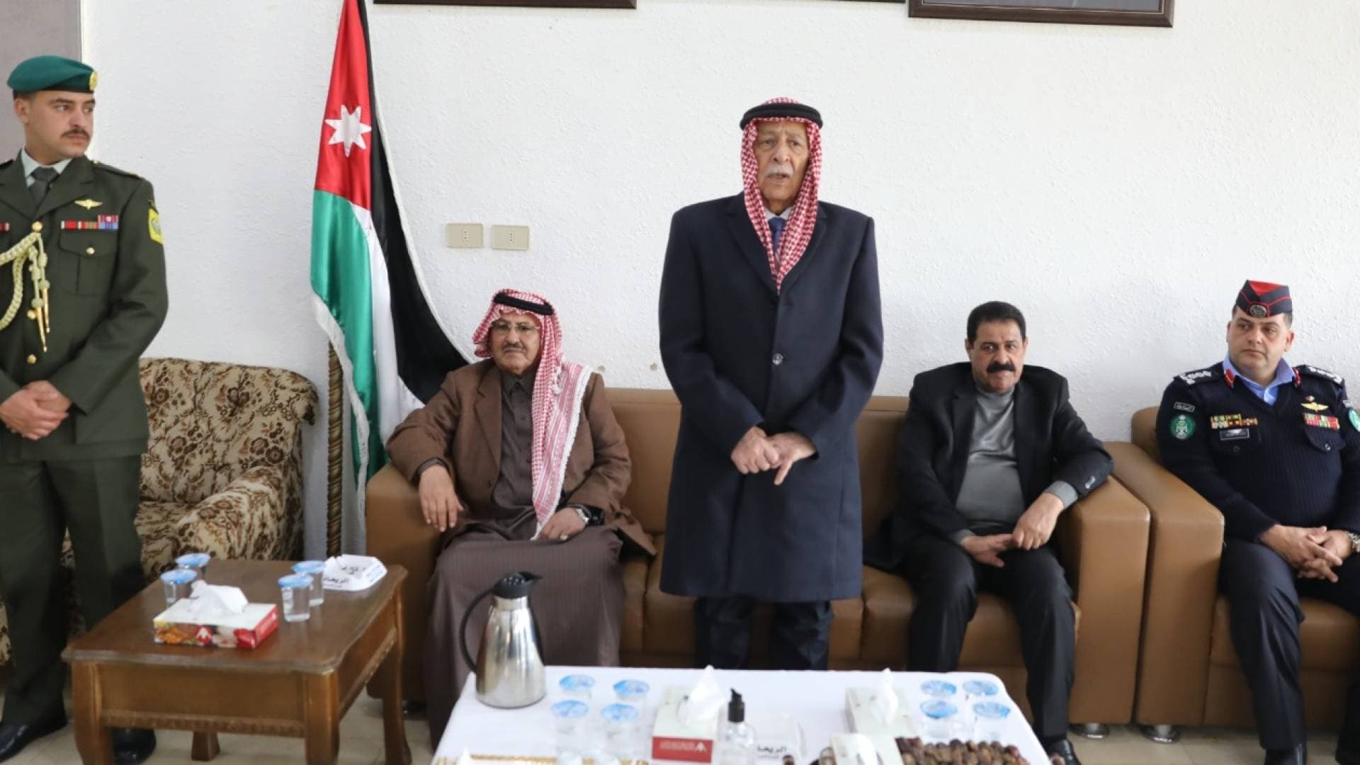 مندوبا عن الملك وولي العهد...العيسوي يعزي عشيرة أبو دلبوح وآل بدر