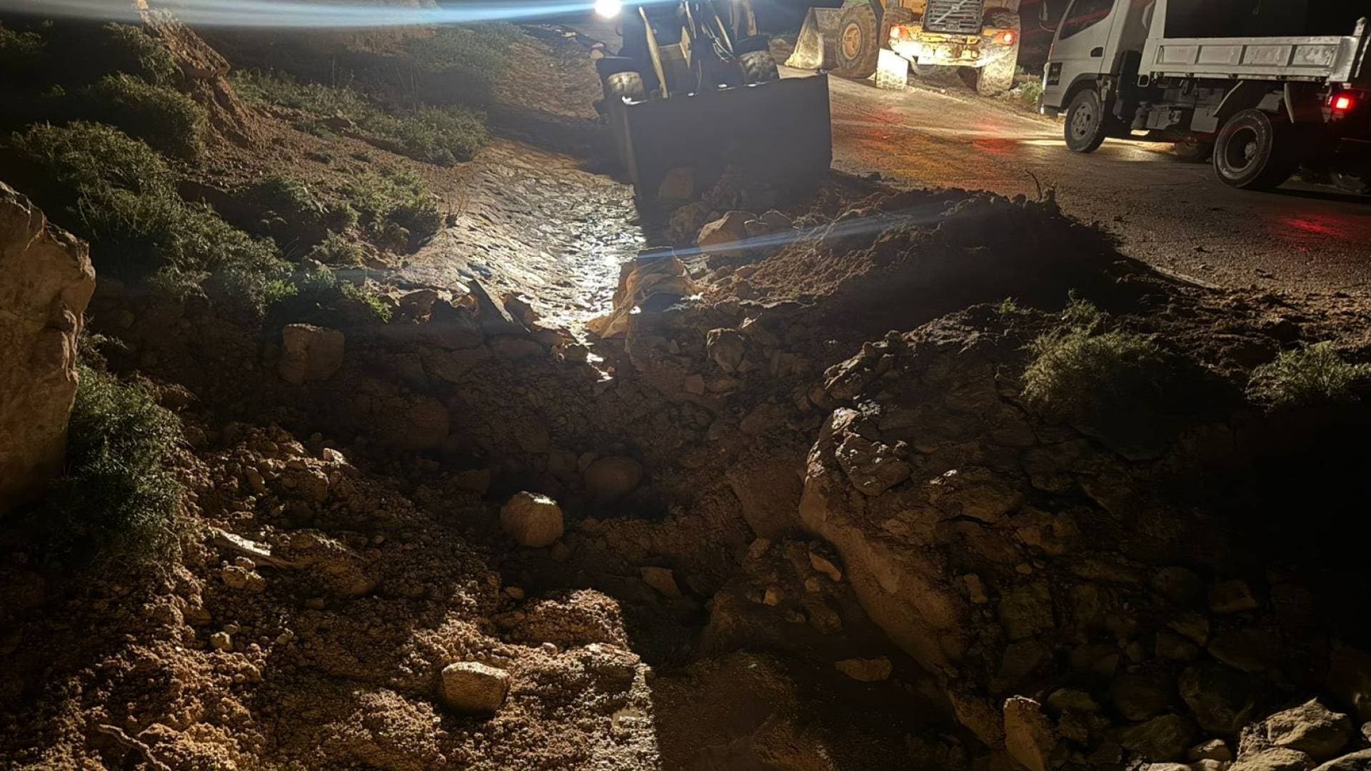 بلدية الكرك الكبرى تحذر من إغلاق العبارات وتحويل مجاري المياه بشكل فردي