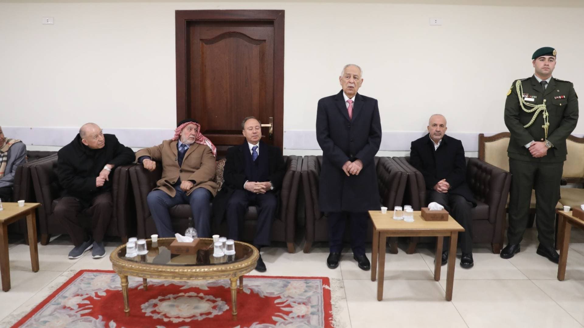 مندوبا عن الملك وولي العهد. العيسوي يعزي آل صالح