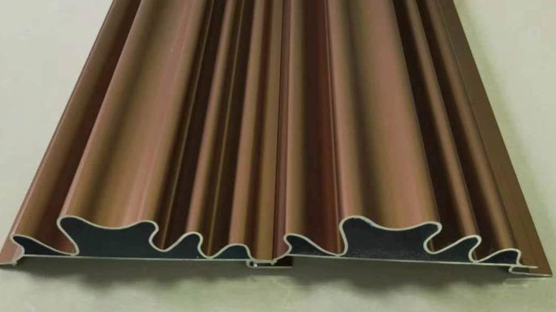 "معدن الحرب".. الألومنيوم يكسر حاجز الـ 3200 دولار مع اشتعال المواجهة الأمريكية الإيرانية