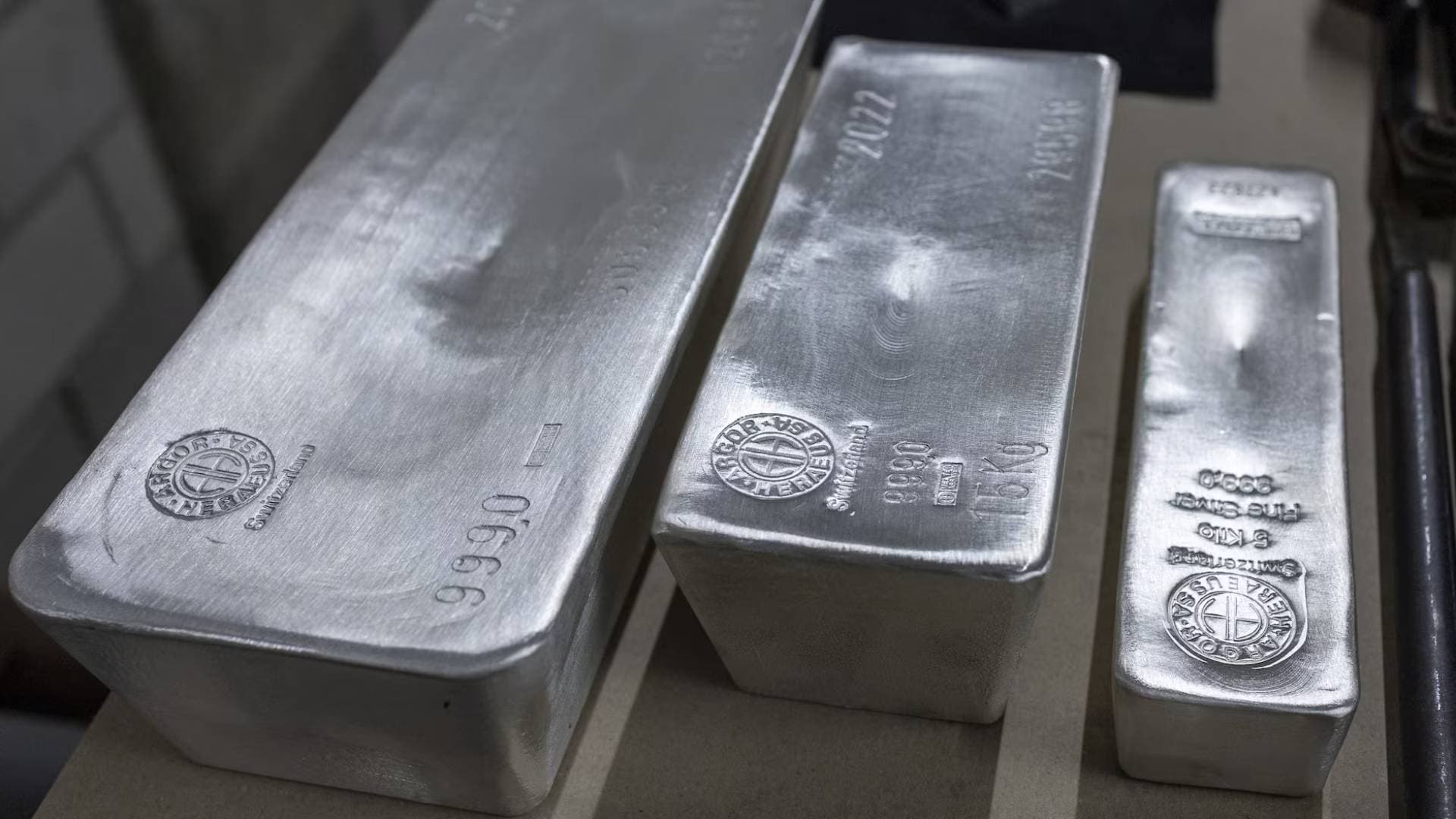 الفضة تكسر صمت الأسواق.. "انتفاضة" سعرية تلامس حاجز الـ 70 دولارا في ختام مارس