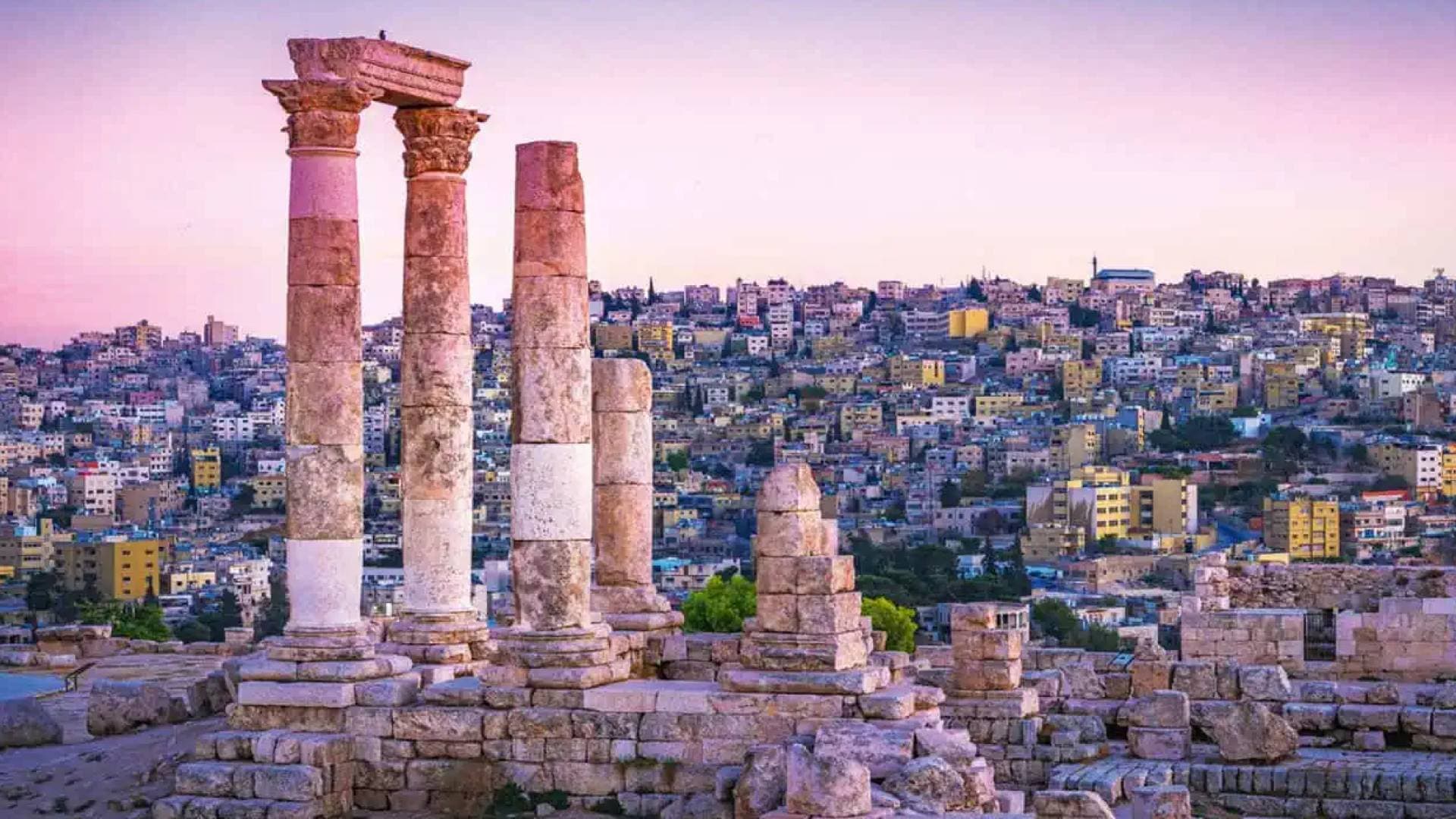 "السياحة النيابية" تستنفر لإنقاذ القطاع: حزم تحفيز، منصة إلكترونية، وتسهيلات ضريبية