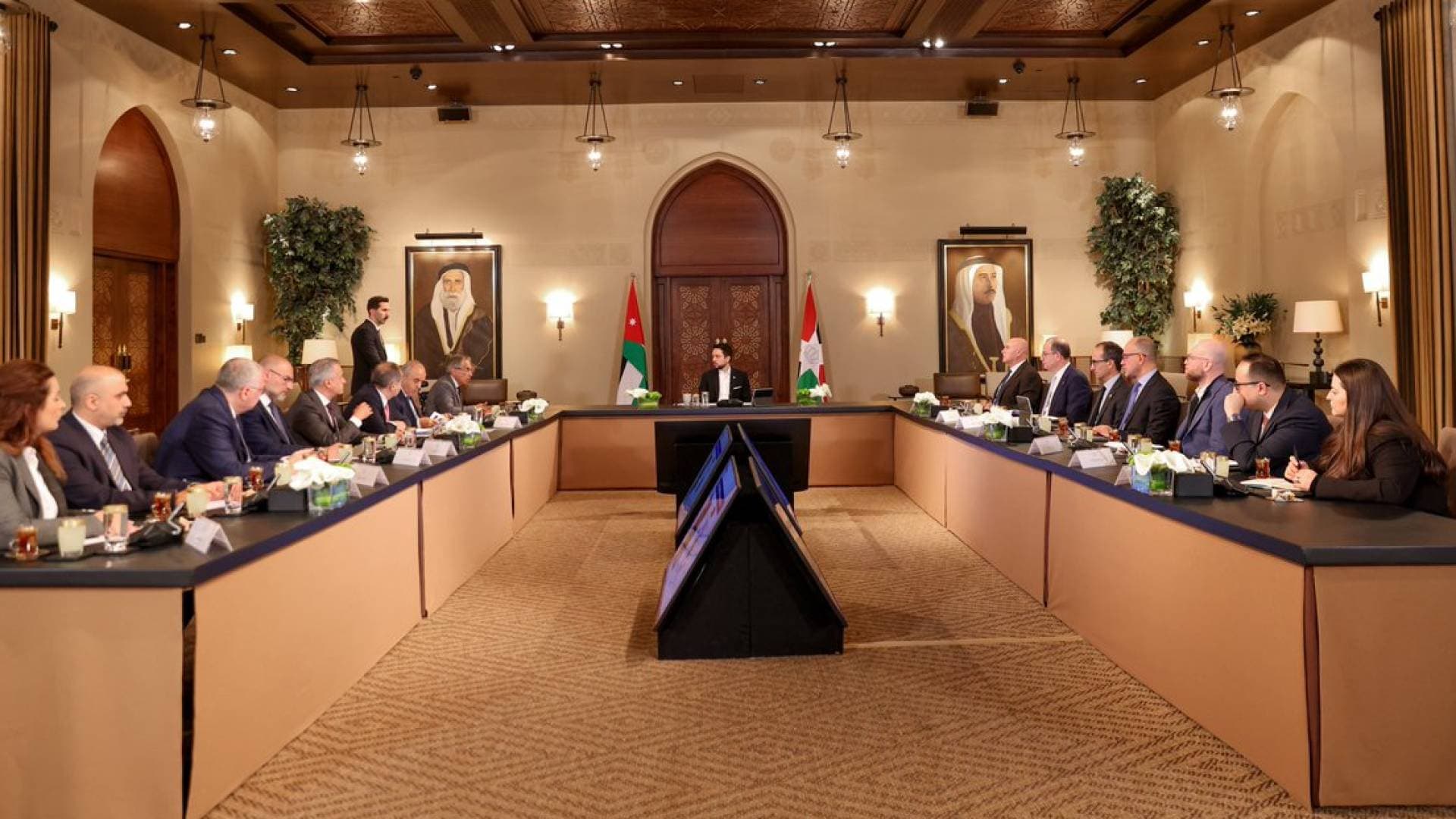 ولي العهد يؤكد أهمية الإسراع في تطوير وتنظيم البيئة التشريعية الداعمة للمشاريع الناشئة