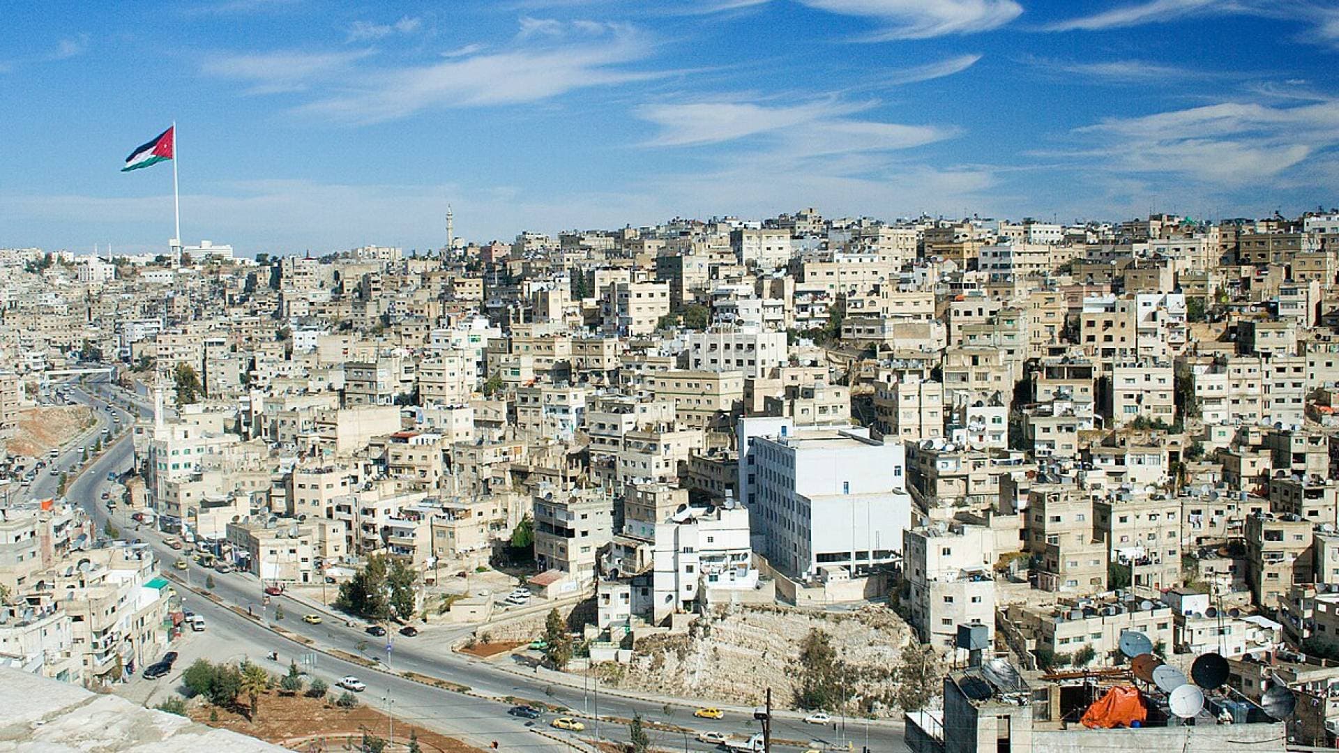 الحكومة تقر خطوات لتمويل مشاريع استراتيجية ودعم الطاقة المتجددة وإعفاء النقل المدرسي