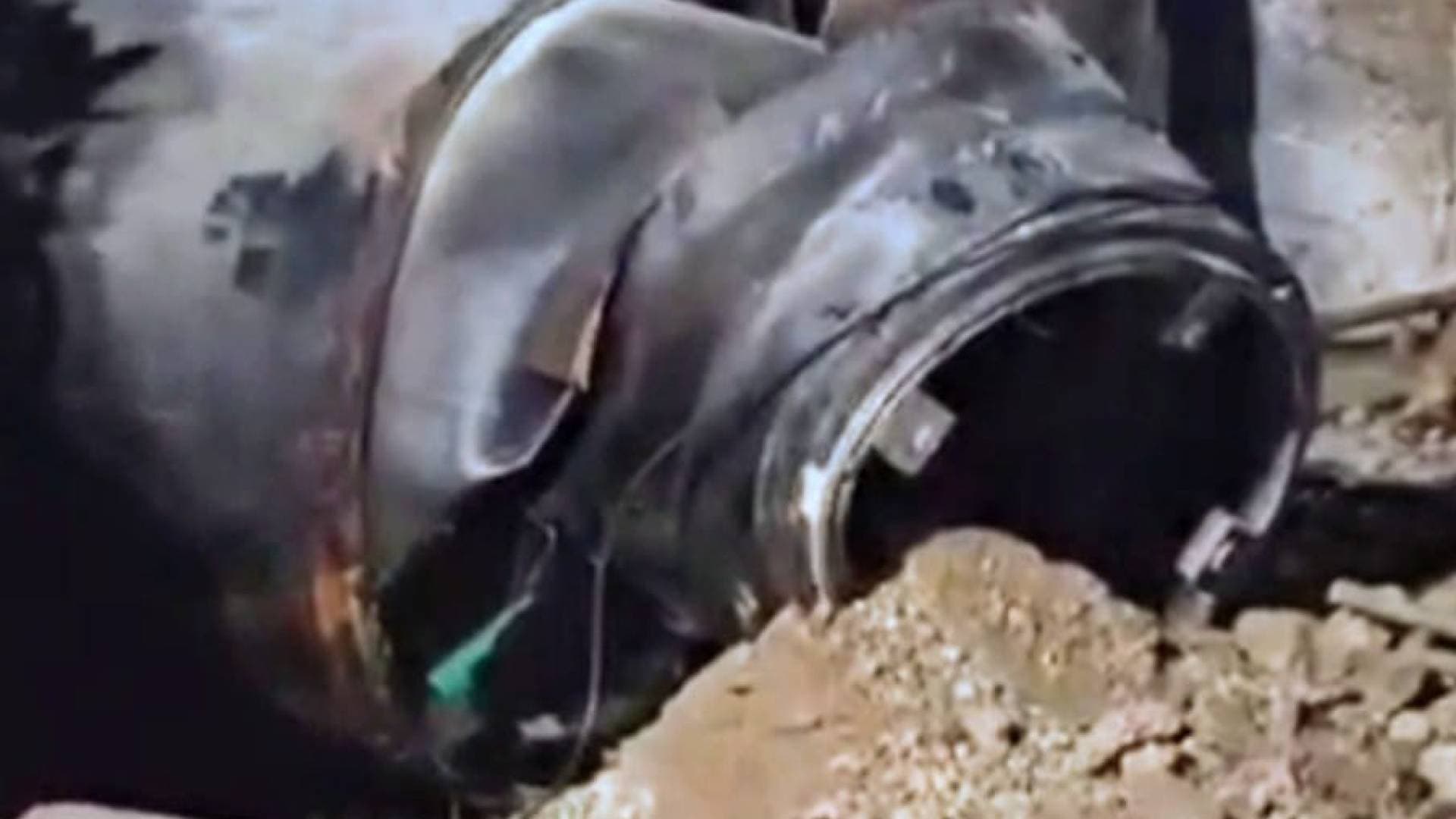 مراسل رؤيا: سقوط شظايا مقذوف صاروخي في منطقة "أم العمد" بعمان دون إصابات